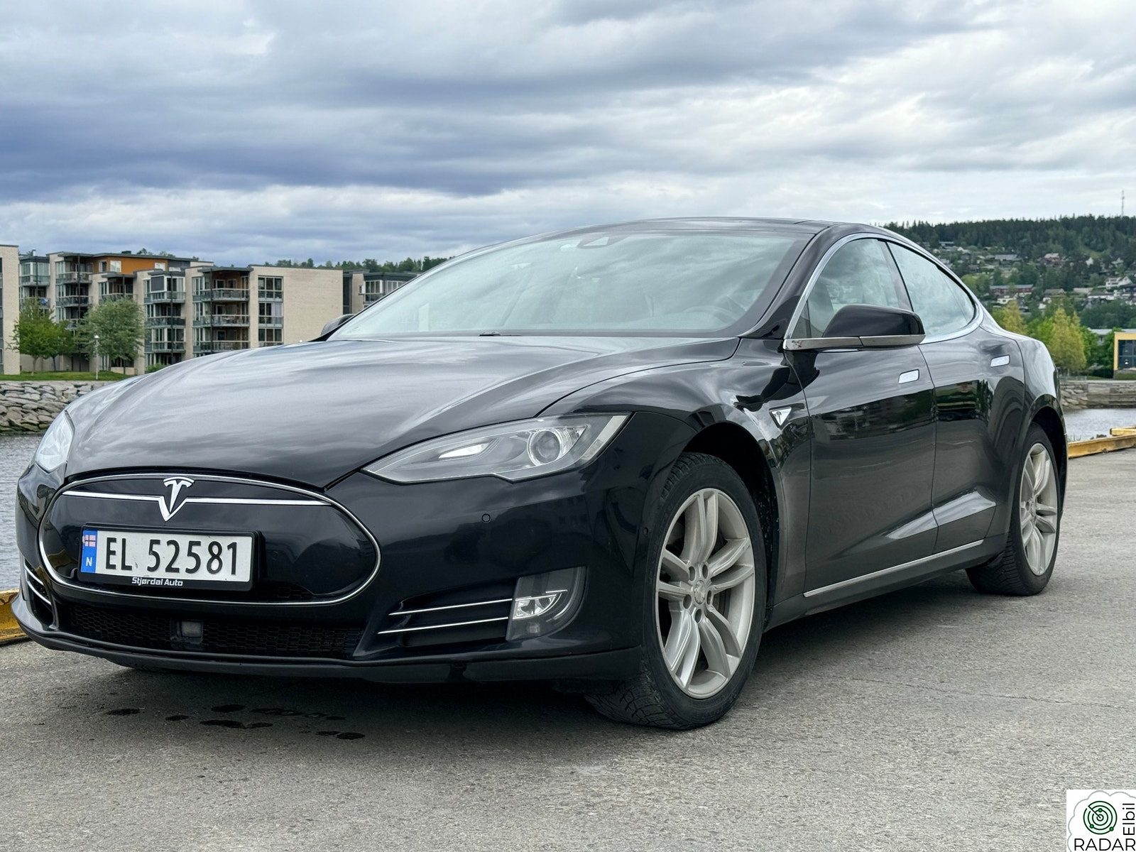 TESLA MOTORS Model S 85