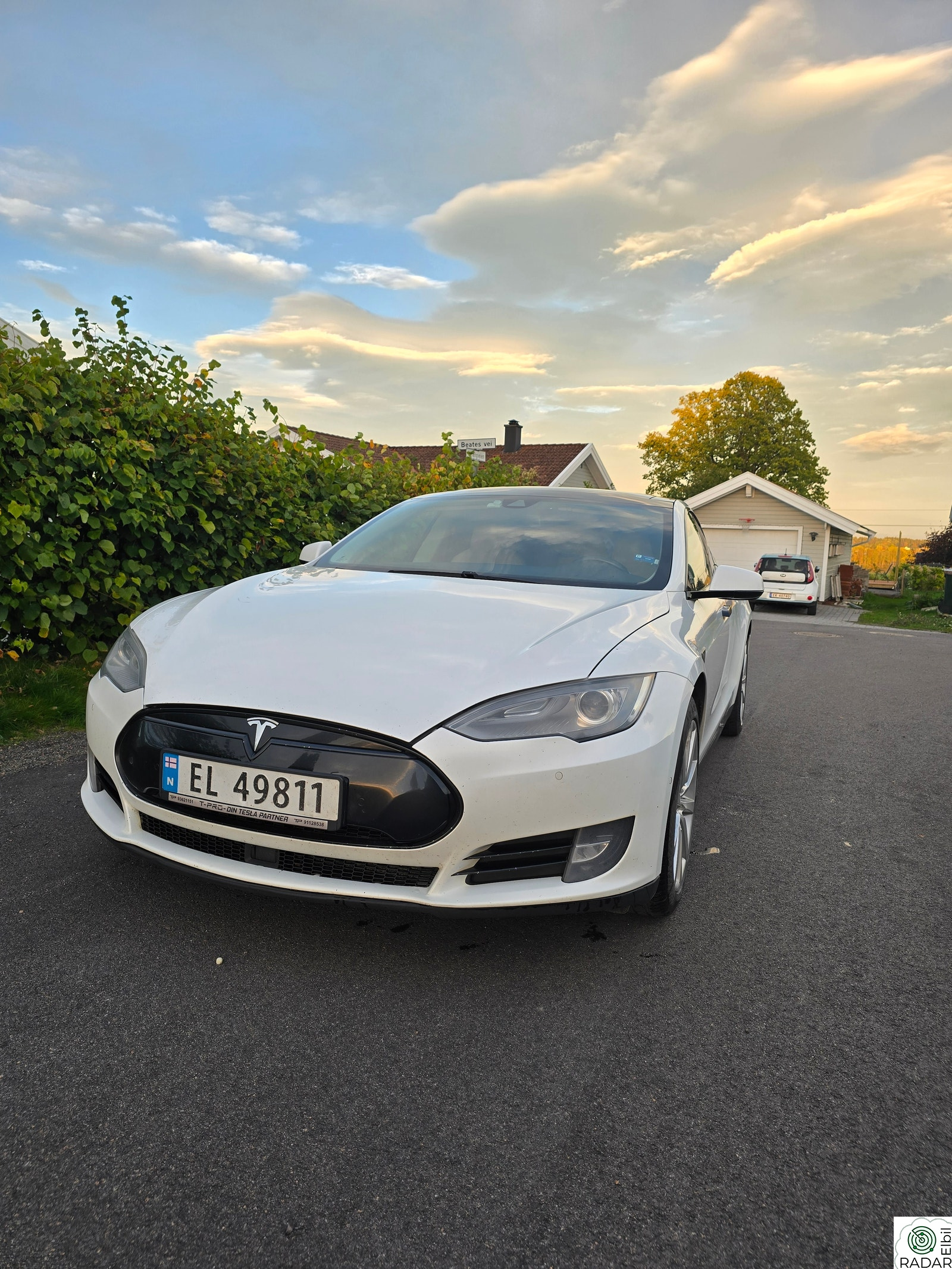 TESLA MOTORS MODEL S 85, gratis lading, kvitt.190'+byttet batteri. Se beskr.