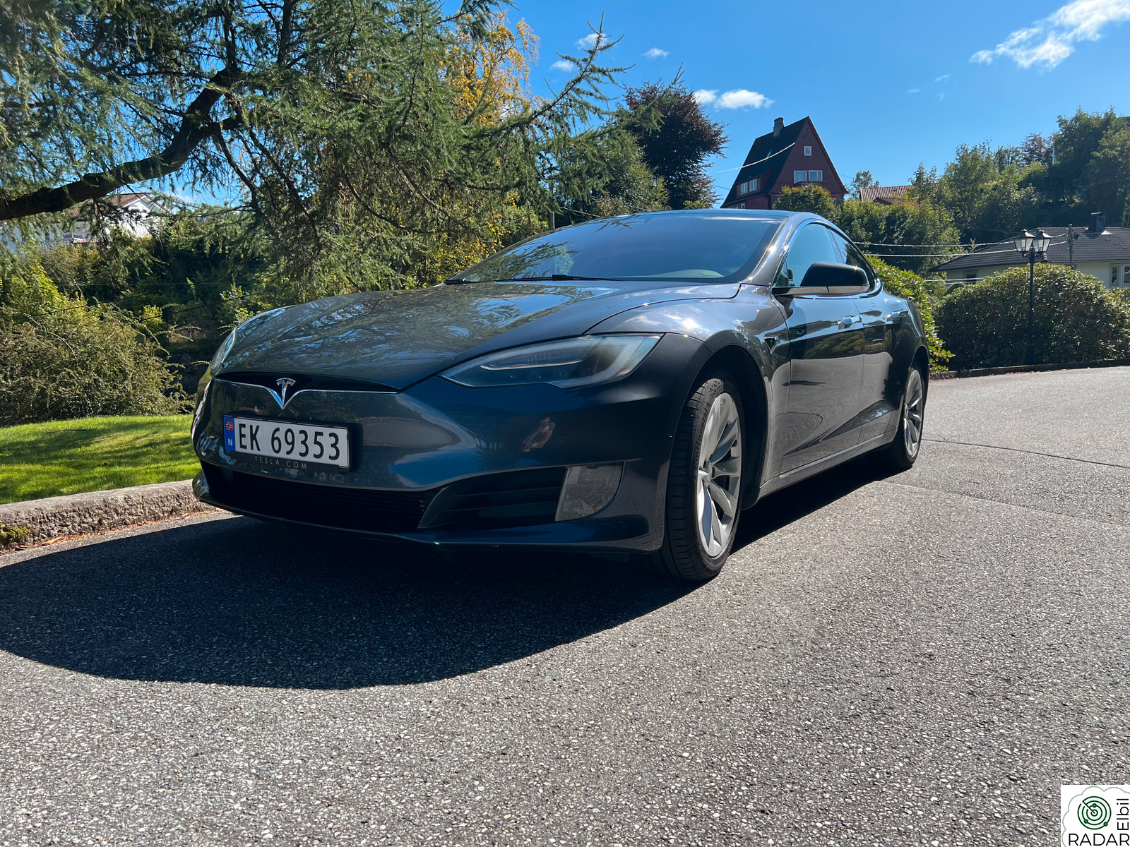 TESLA Model S 75