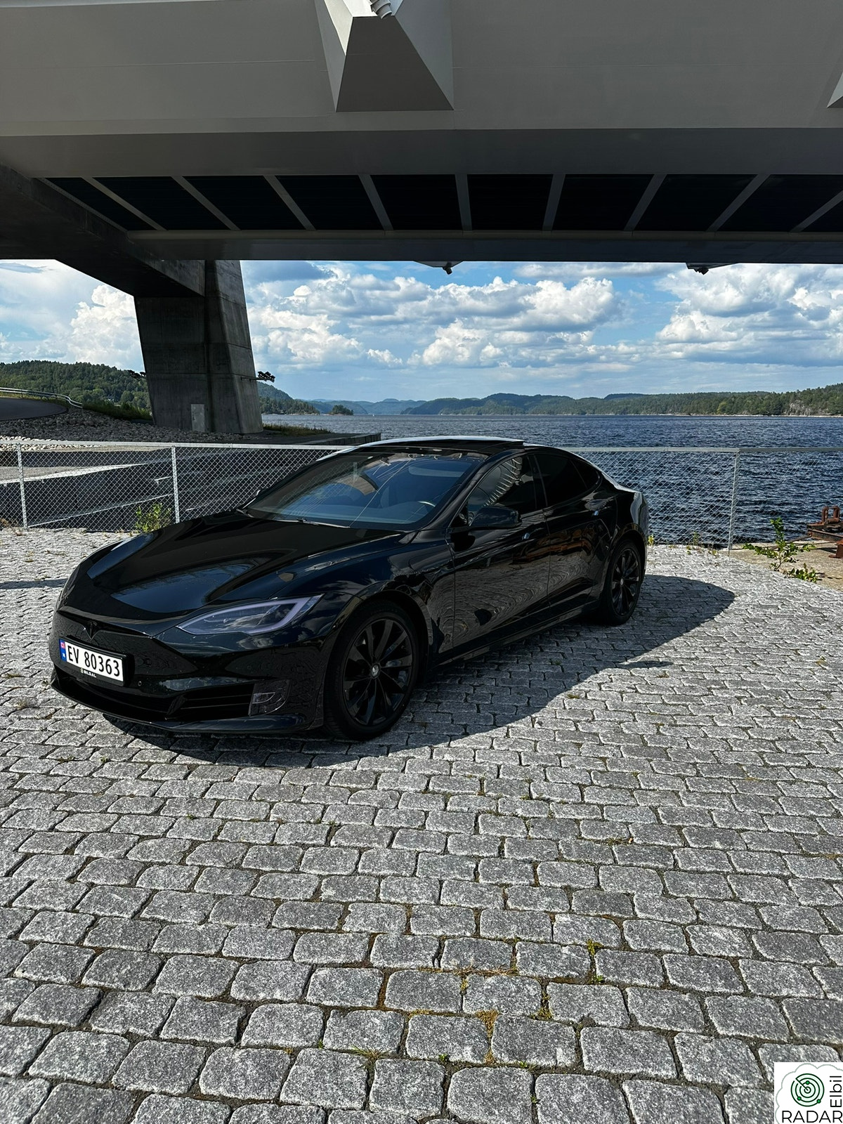 TESLA Model S 75D 4WD