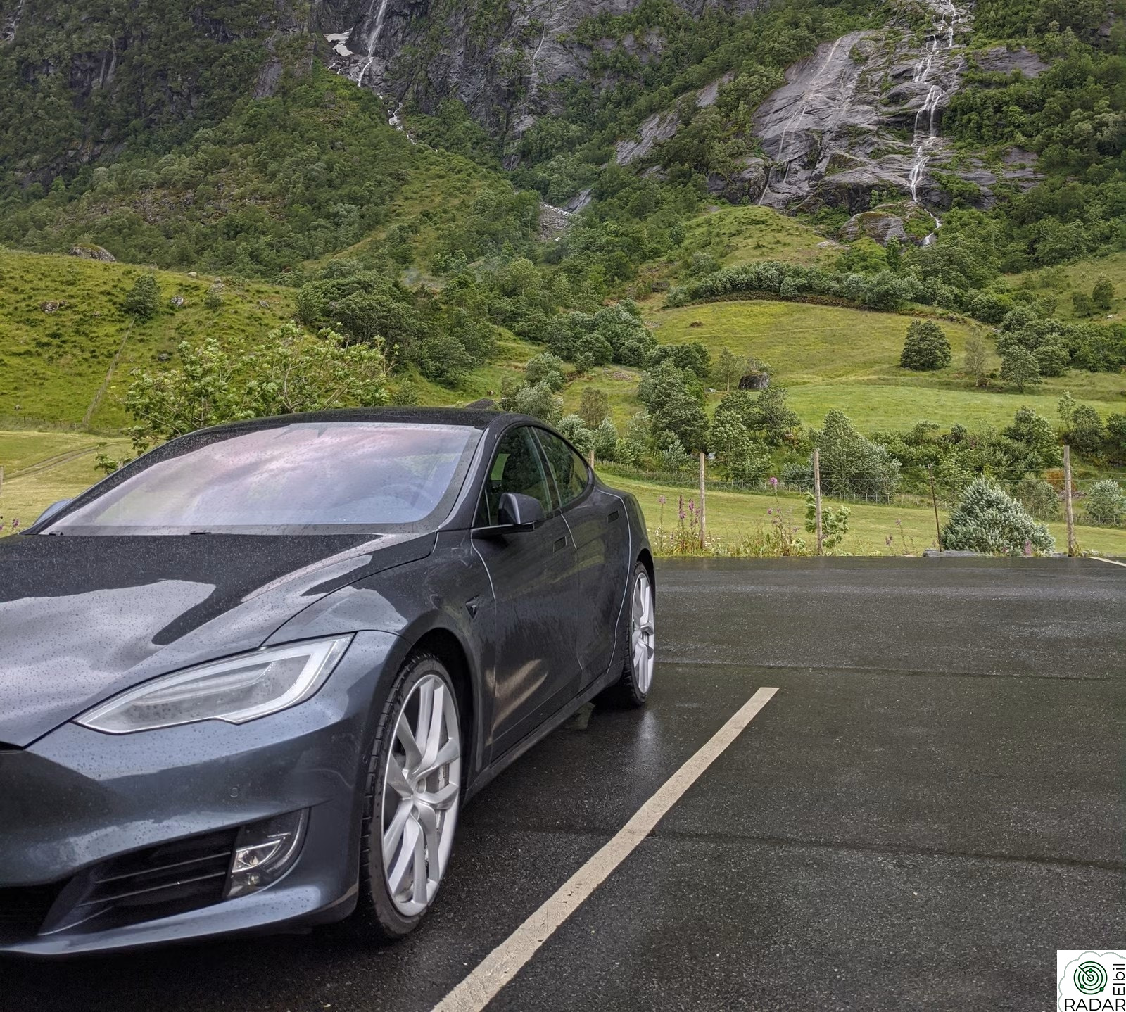 TESLA Model S 75D