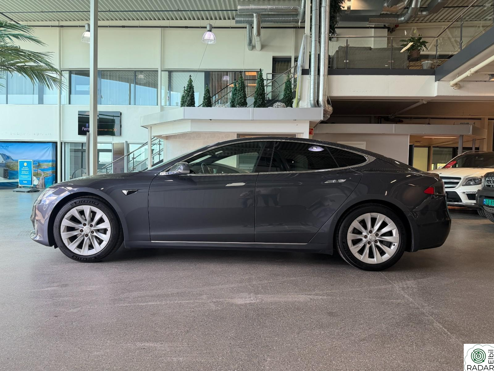 TESLA Model S 100D AWD / Nytt HV-batteri 2026 / AP2.5 / MCU2