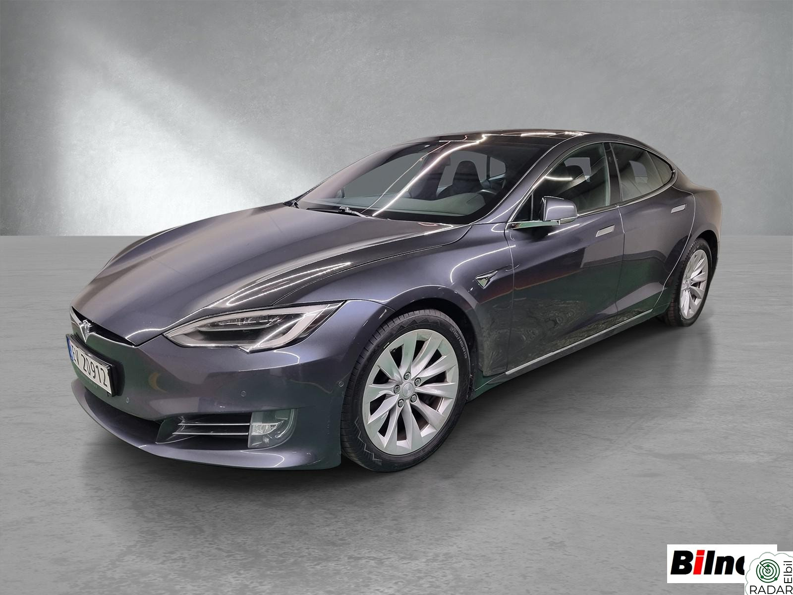 TESLA Model S 75D // Glasstak // Luft // Sportsseter // AP