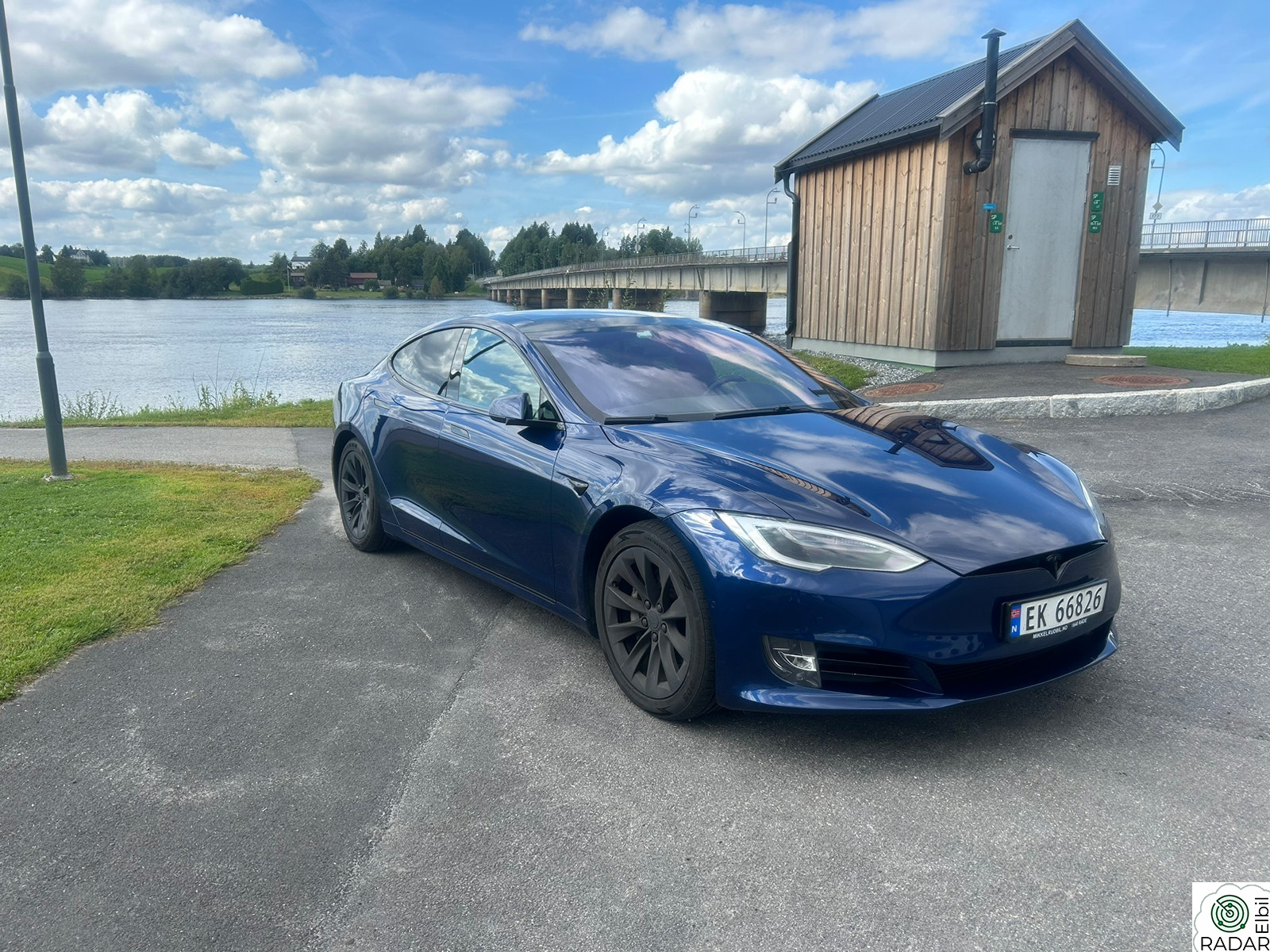TESLA Model S 75D/4WD/Pano/Hifi/Skinn/2.5pilot ++