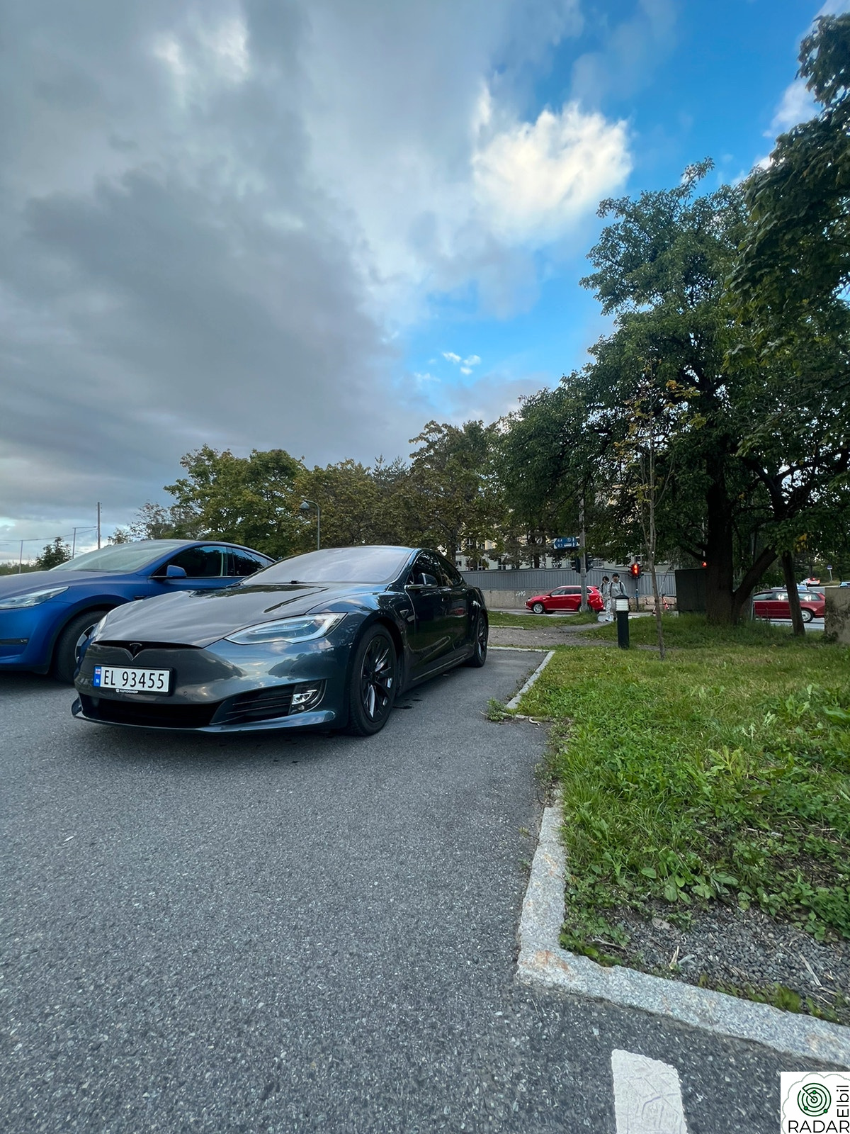 TESLA MOTORS Model S 4x4 Gratislading Autopilot Premiumpakke Få eiere