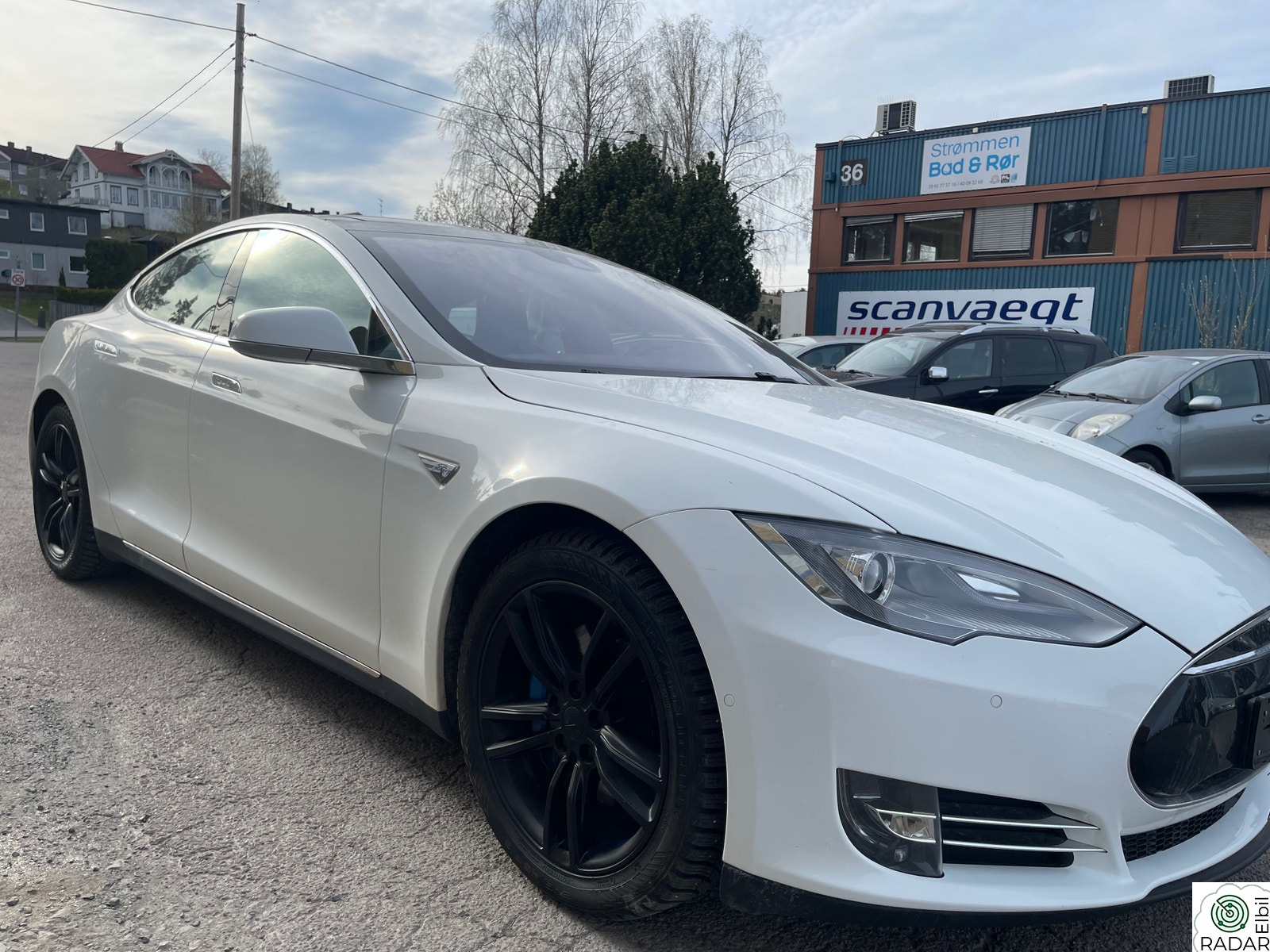 TESLA MOTORS Model S 002 525HK 4WD GRATIS LADING STOR BATTERI EU-OK VINTERP.