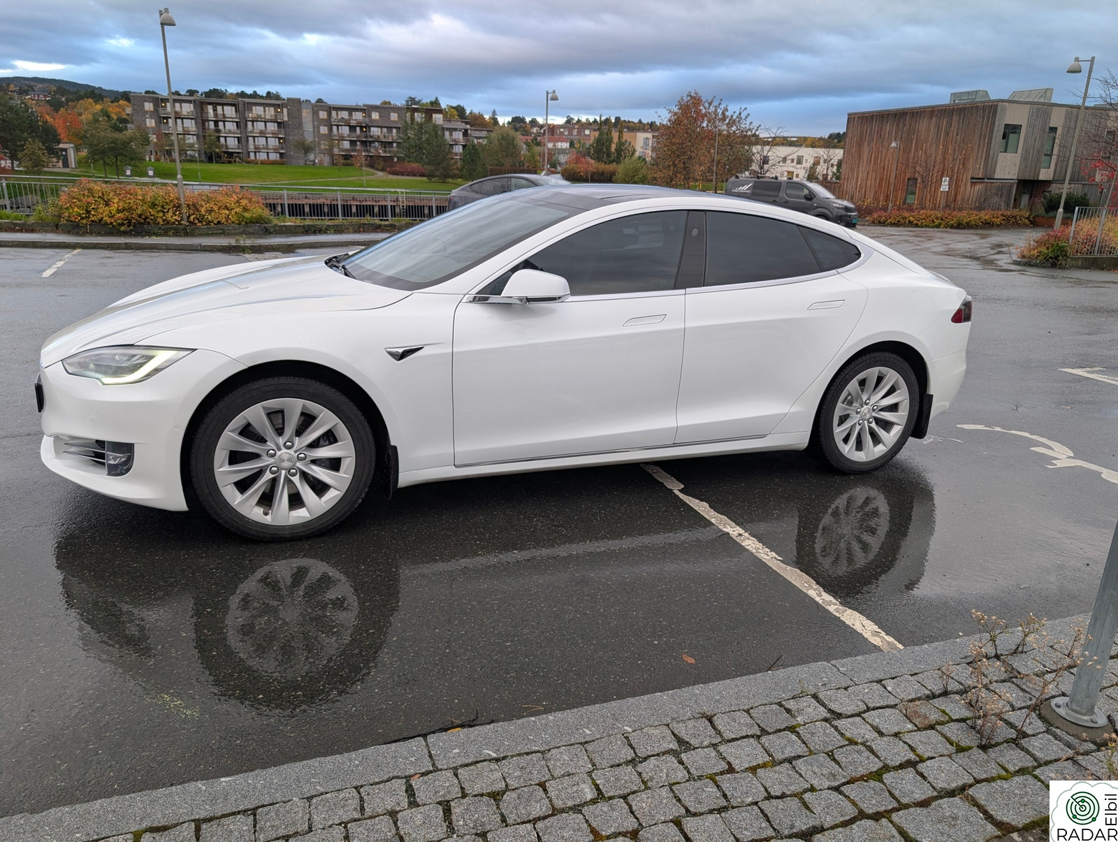 TESLA Model S 75D 4WD