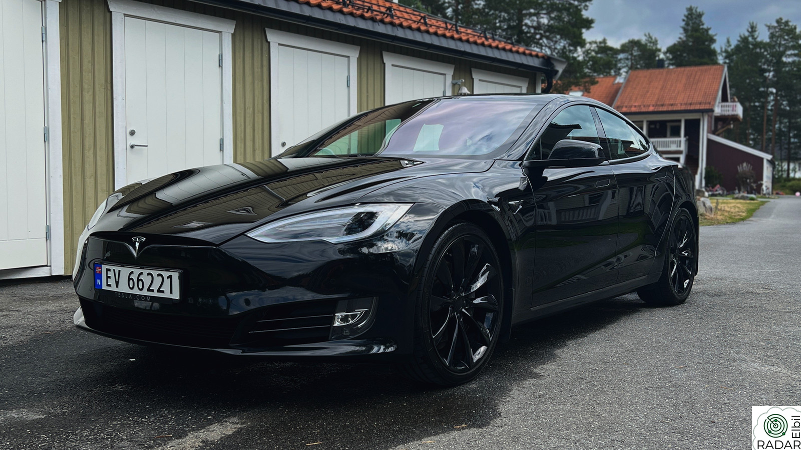 TESLA Model S Standard Range Raven
