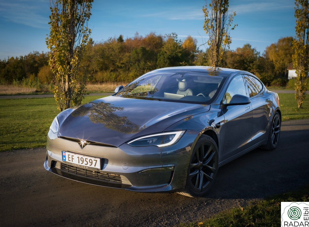 TESLA Model S PLAID