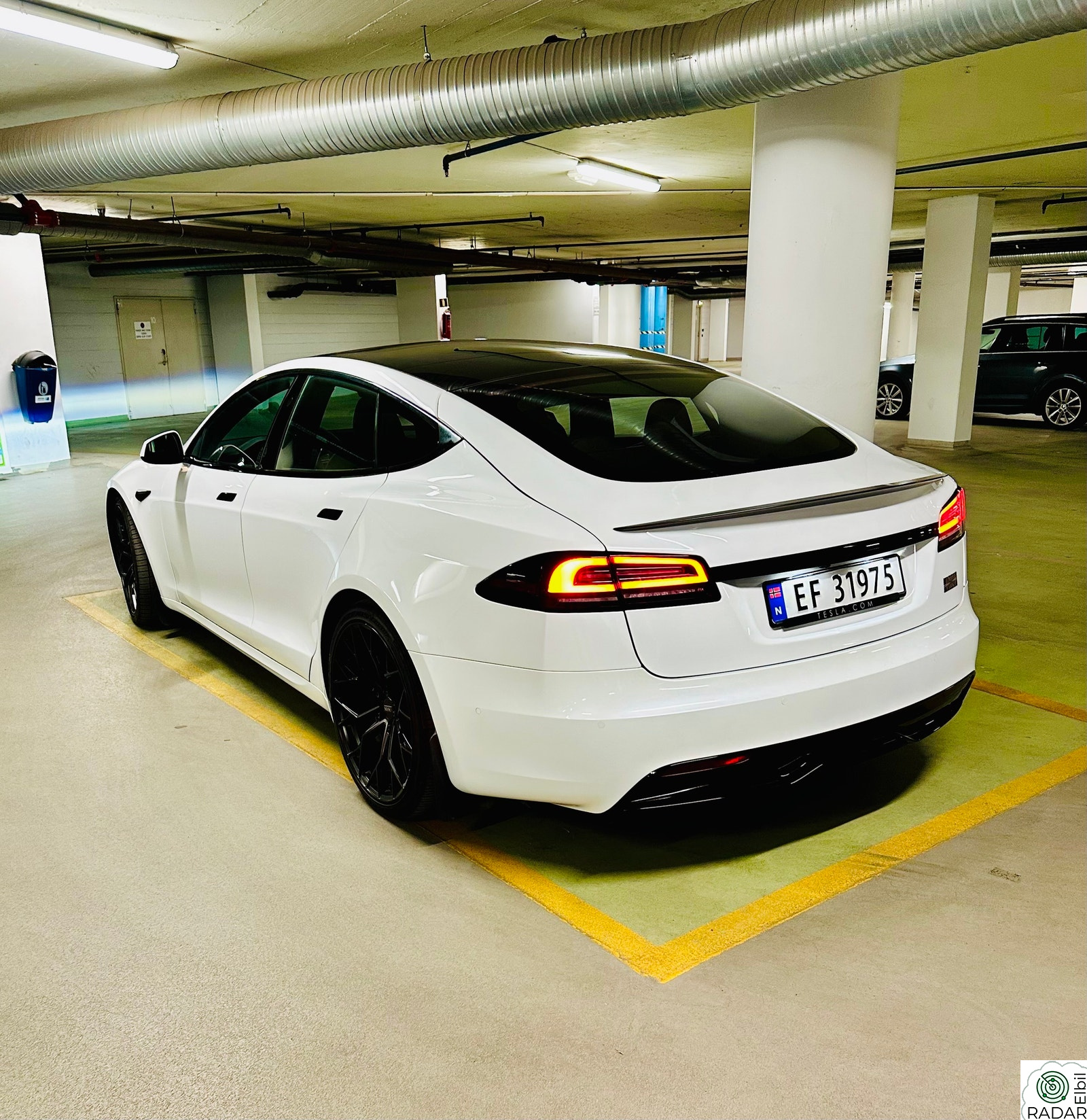 TESLA Model S PLAID