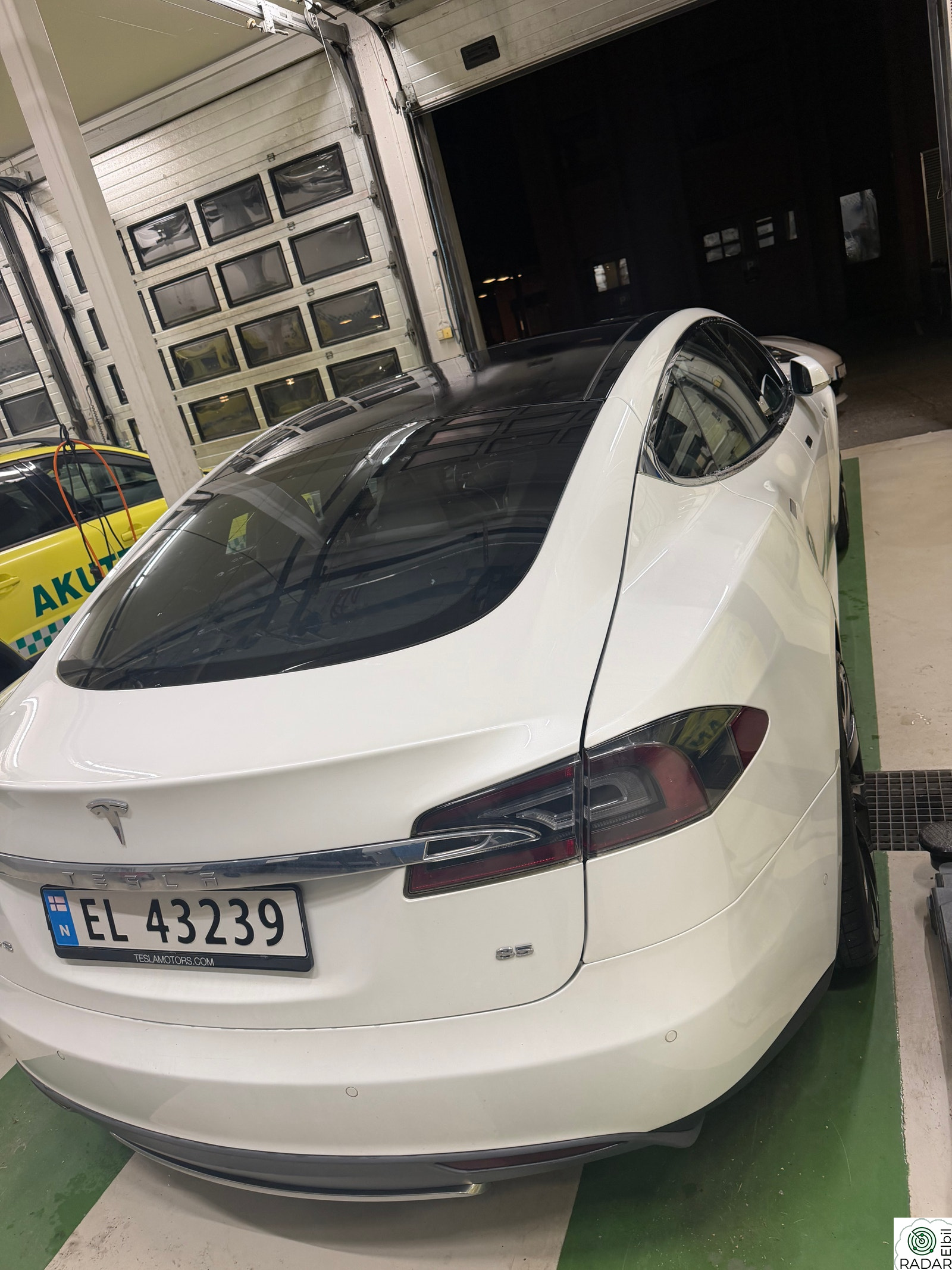 TESLA MOTORS Model S 85