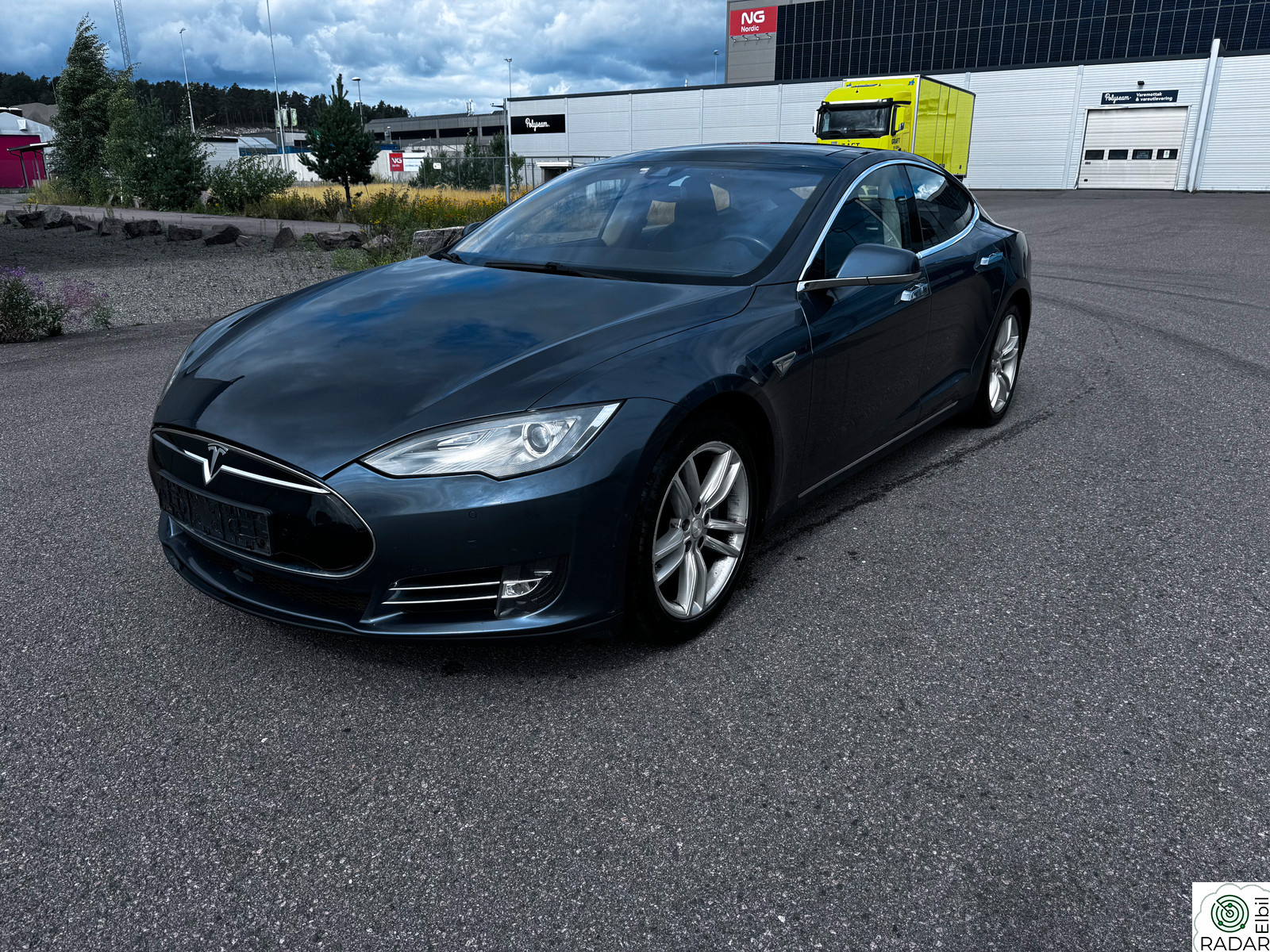 TESLA MOTORS Model S 85
