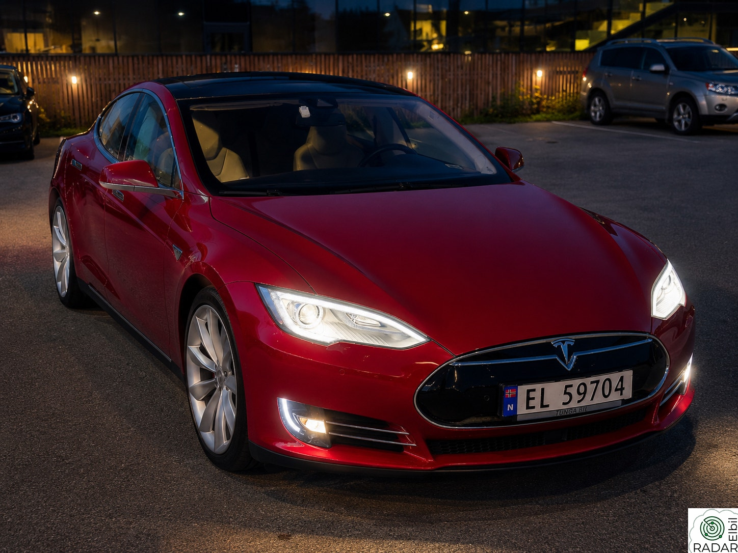 TESLA MOTORS Model S AWD85