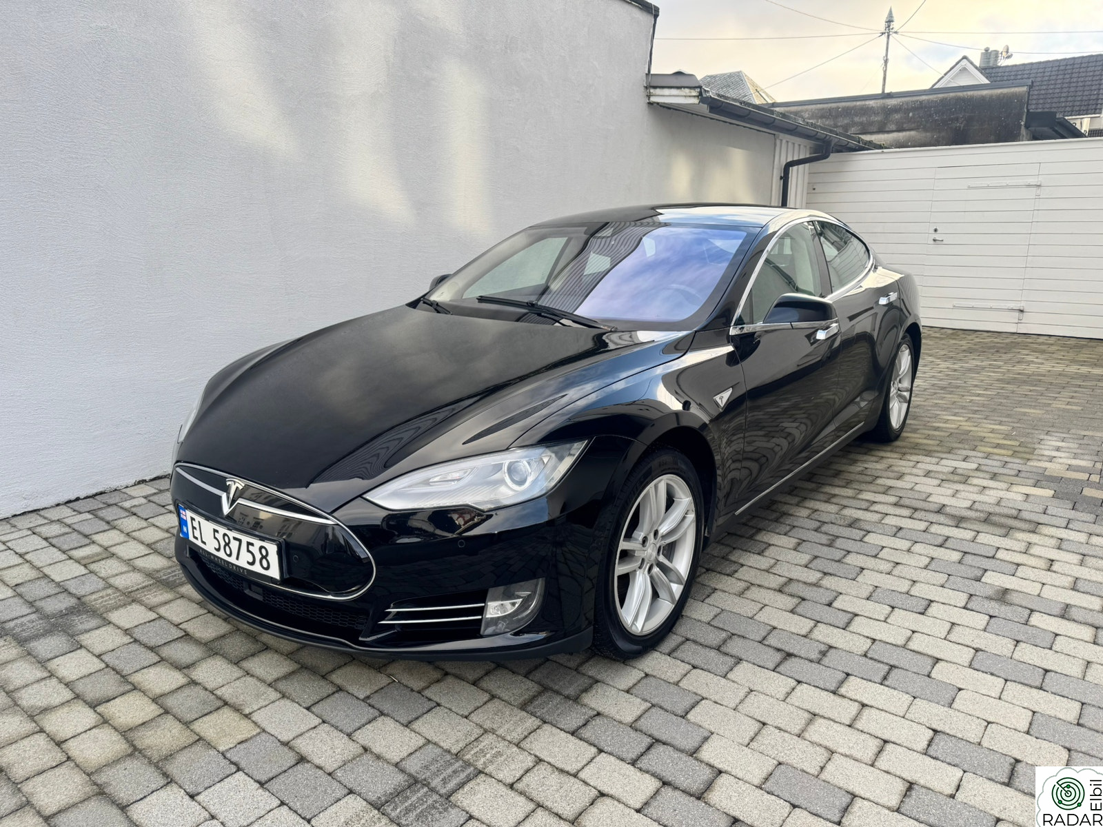 TESLA MOTORS Model S 85P Performance