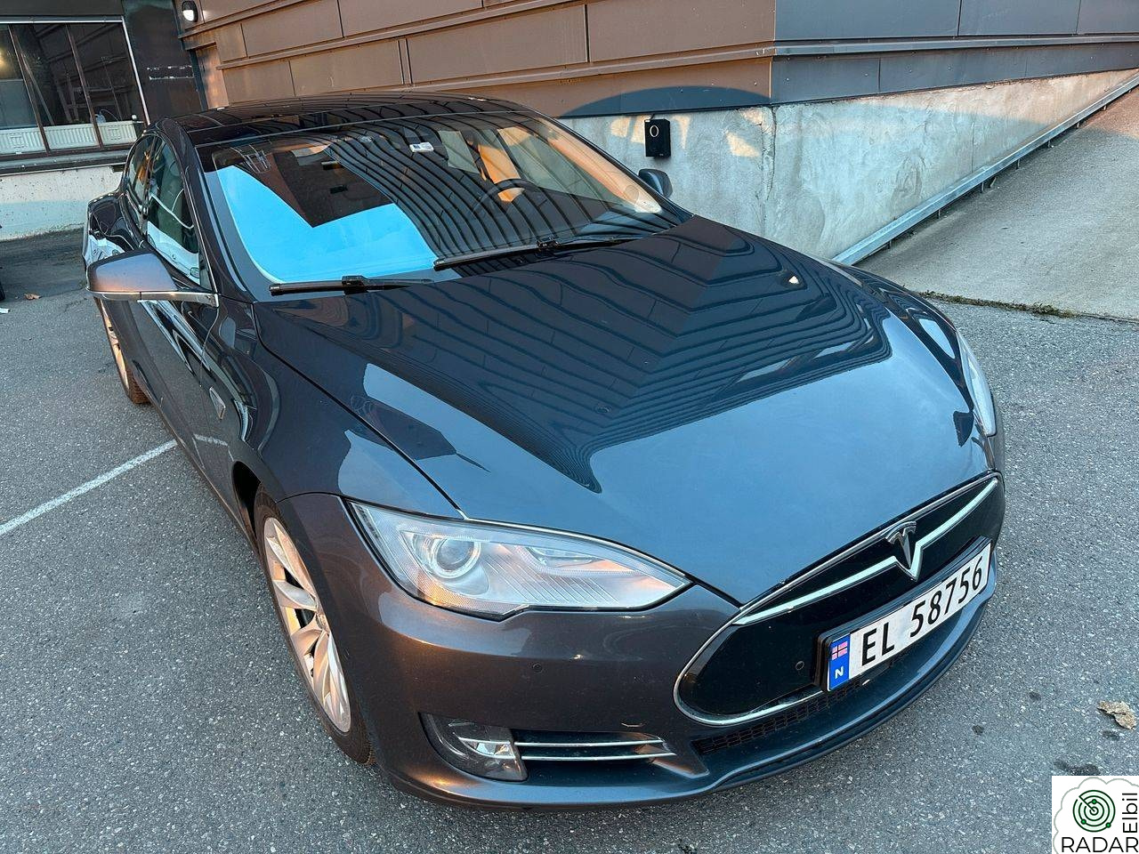 TESLA MOTORS Model S Topp utstyrt Tesla Model S 85D med Dual Motor firehjuls