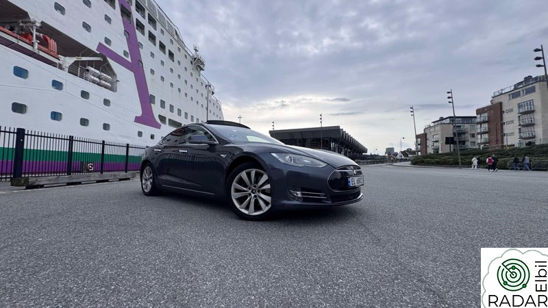 TESLA MOTORS Model S 85D
