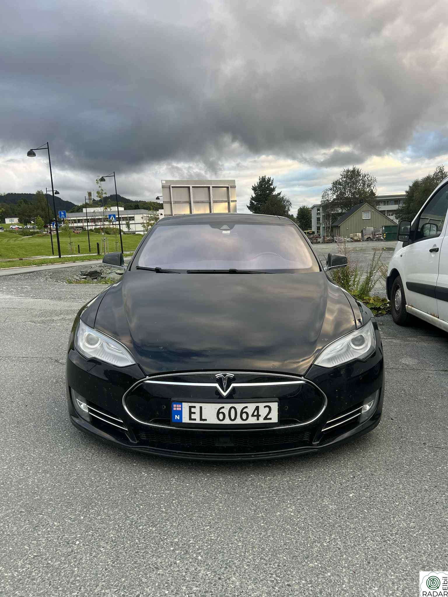 TESLA MOTORS Model S P85D Performance 4WD / Feil på batteri