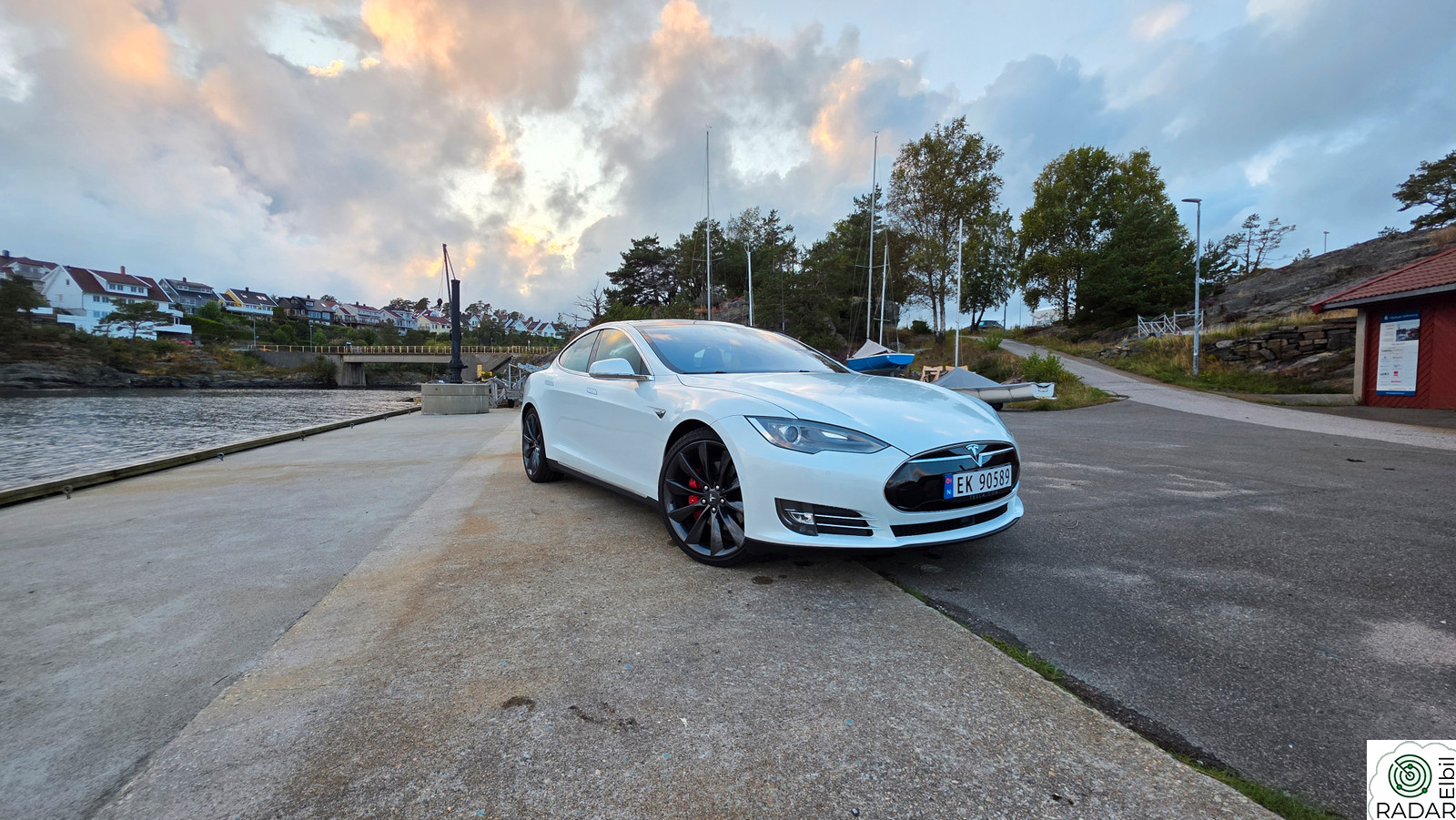 TESLA MOTORS Model S P85D Performance