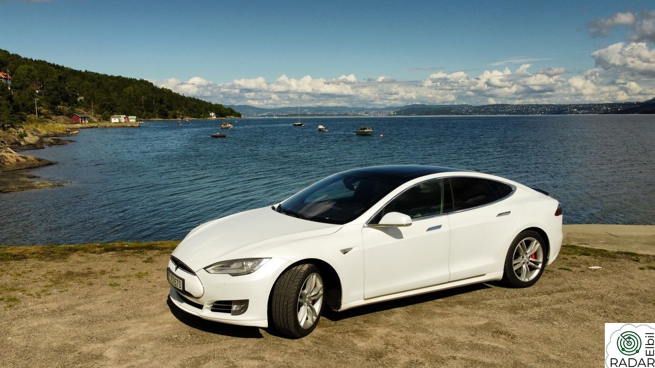 TESLA MOTORS Model S P85D Performance Ludicrous 4WD Executive