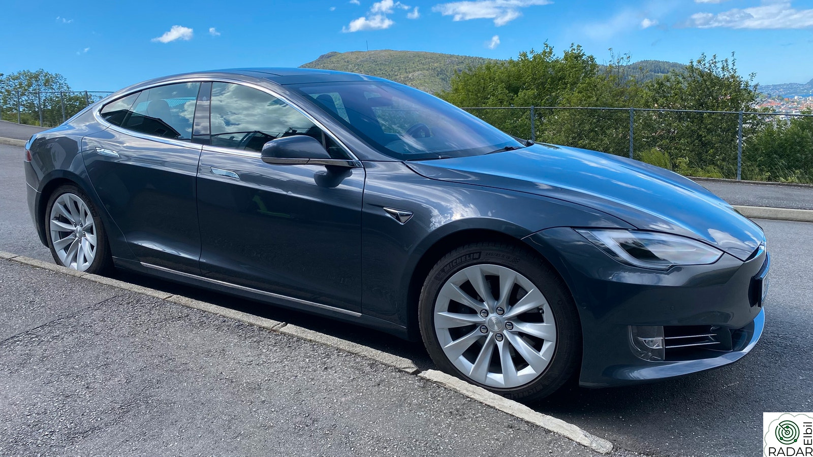 TESLA Model S 75D
