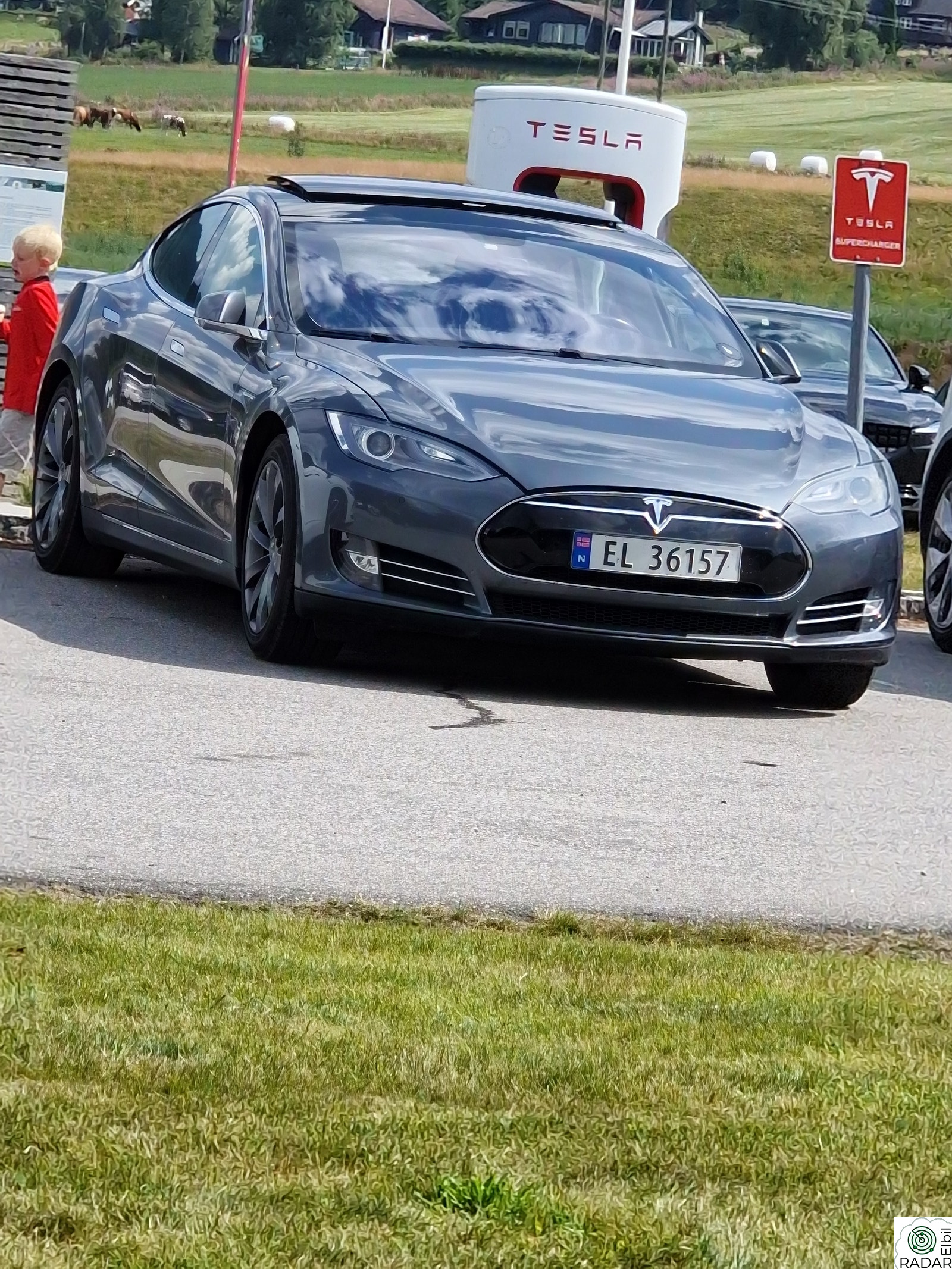 TESLA MOTORS MODEL S Sommerkjørt  P85  gratis lading godt utstyrt
