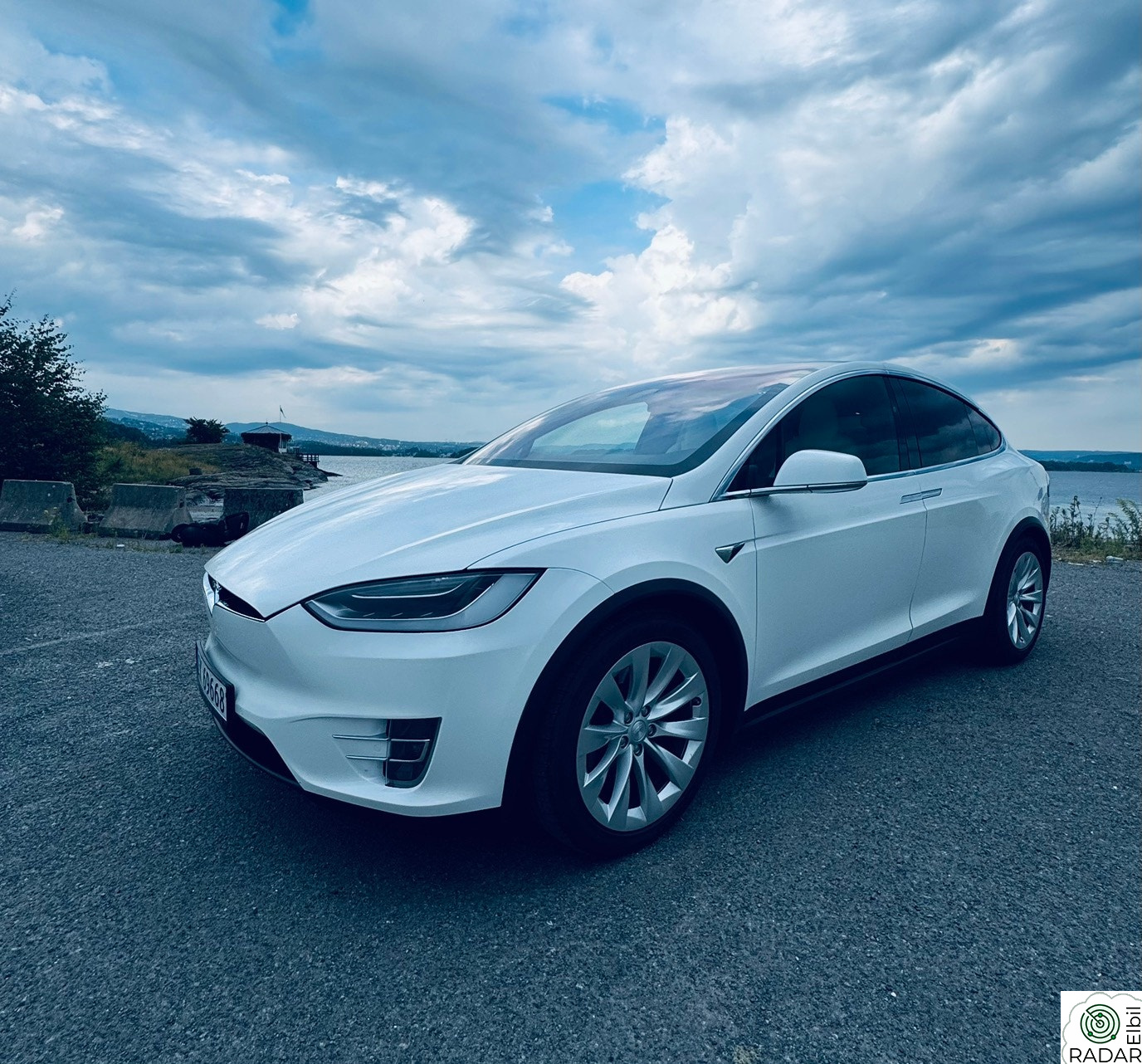 TESLA Model X 75D 4WD 6-s