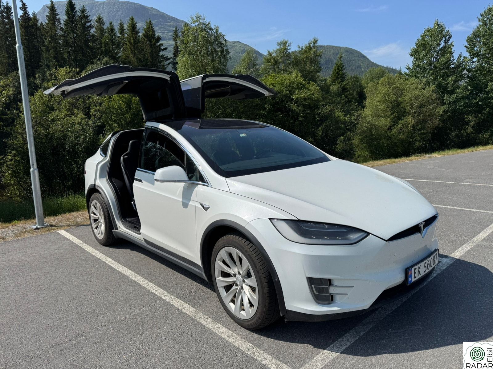 TESLA Model X 75D 4WD 7-s