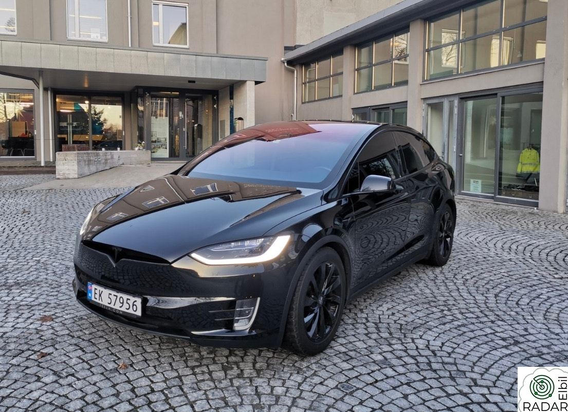 TESLA Model X 75D 4WD 7-s CCS Krok Autopilot