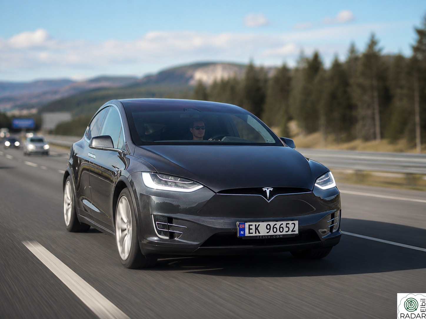 TESLA Model X 75D 4WD 5-s