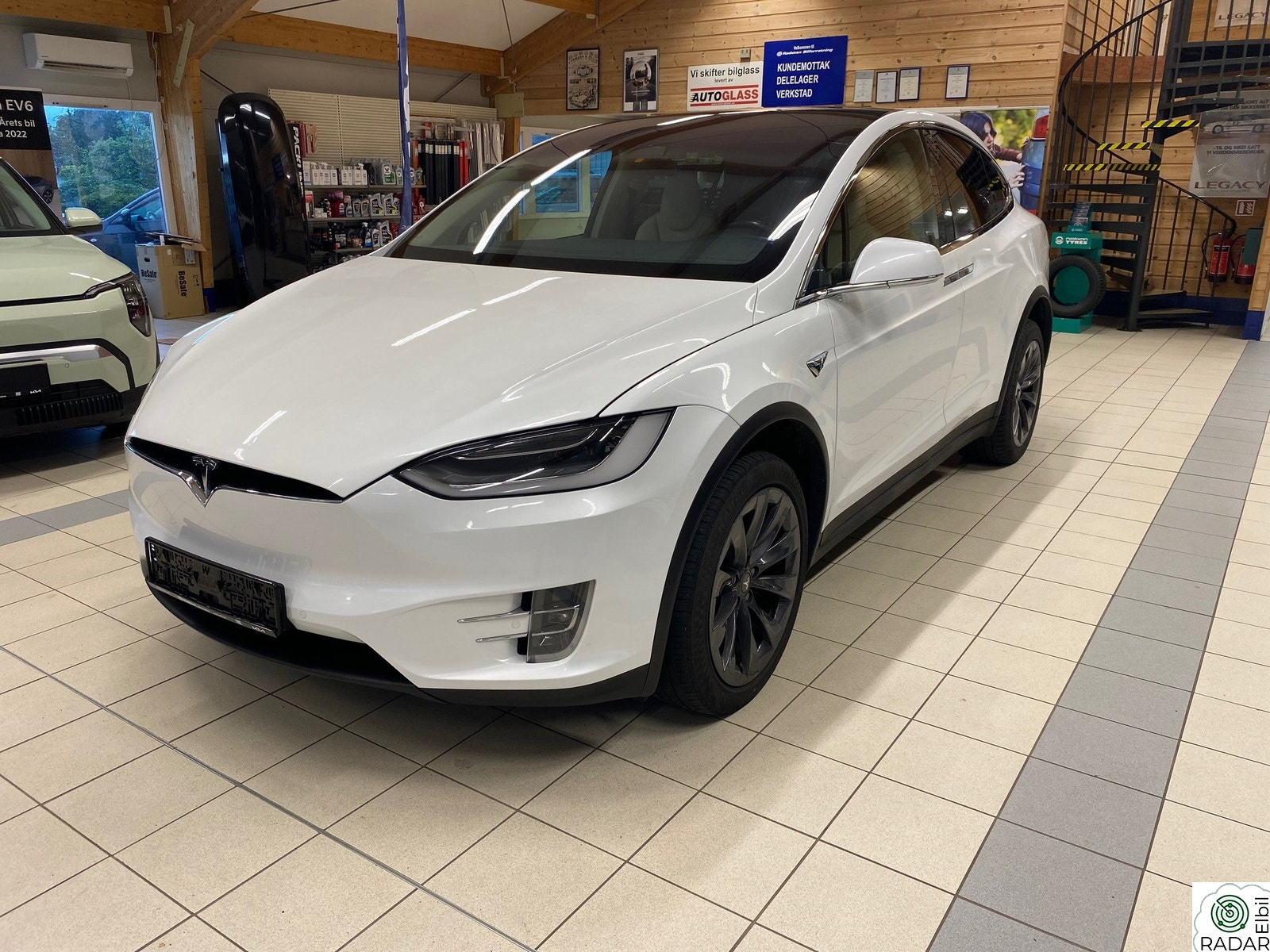 TESLA Model X 75D 4WD 7-s .TILHFESTE++