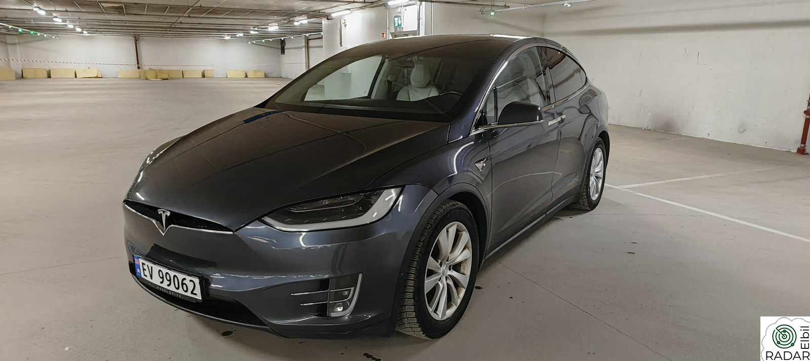 TESLA Model X Long Range 6-s