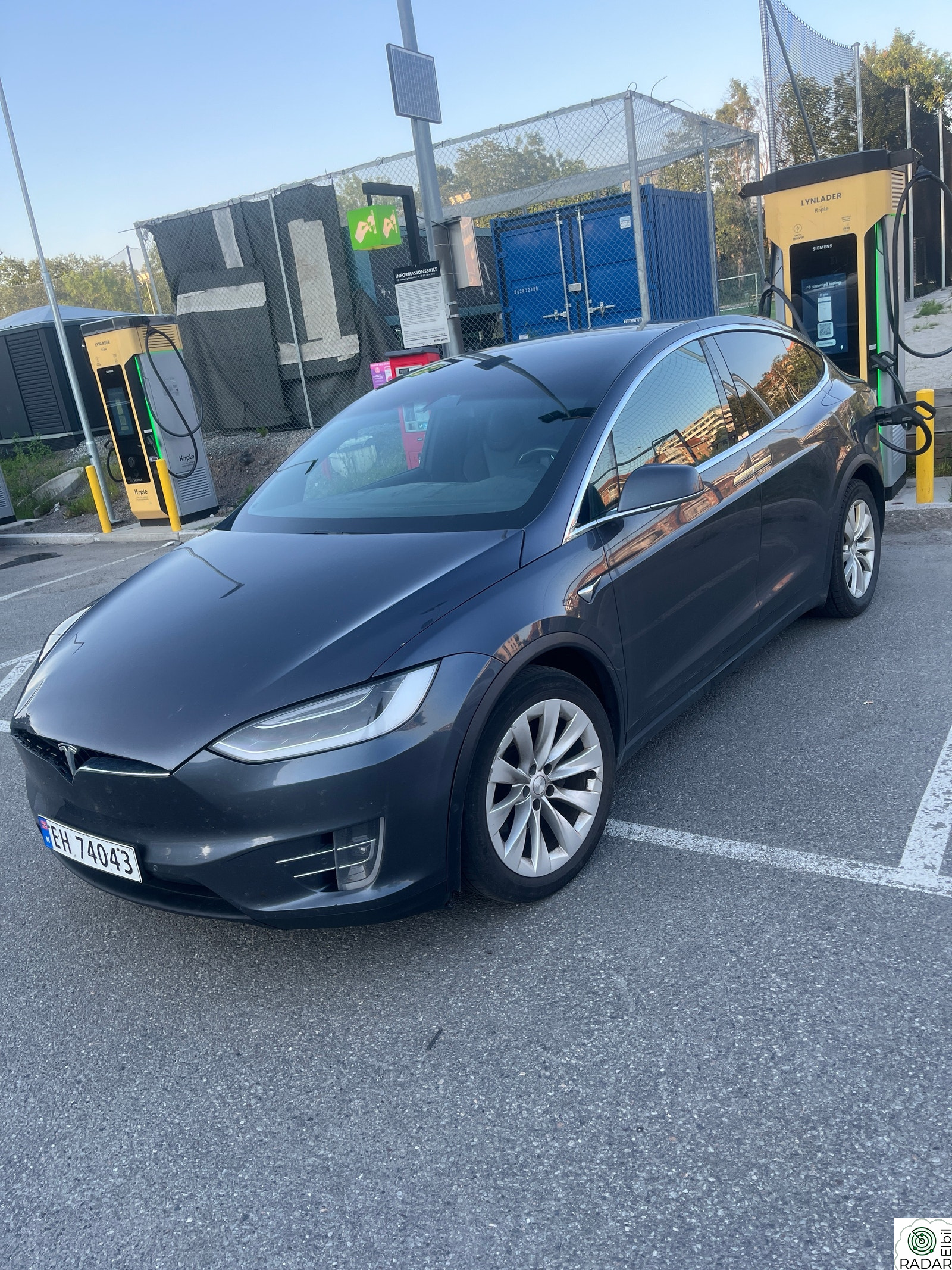 TESLA Model X 75D 4WD 7-s Gi bud!