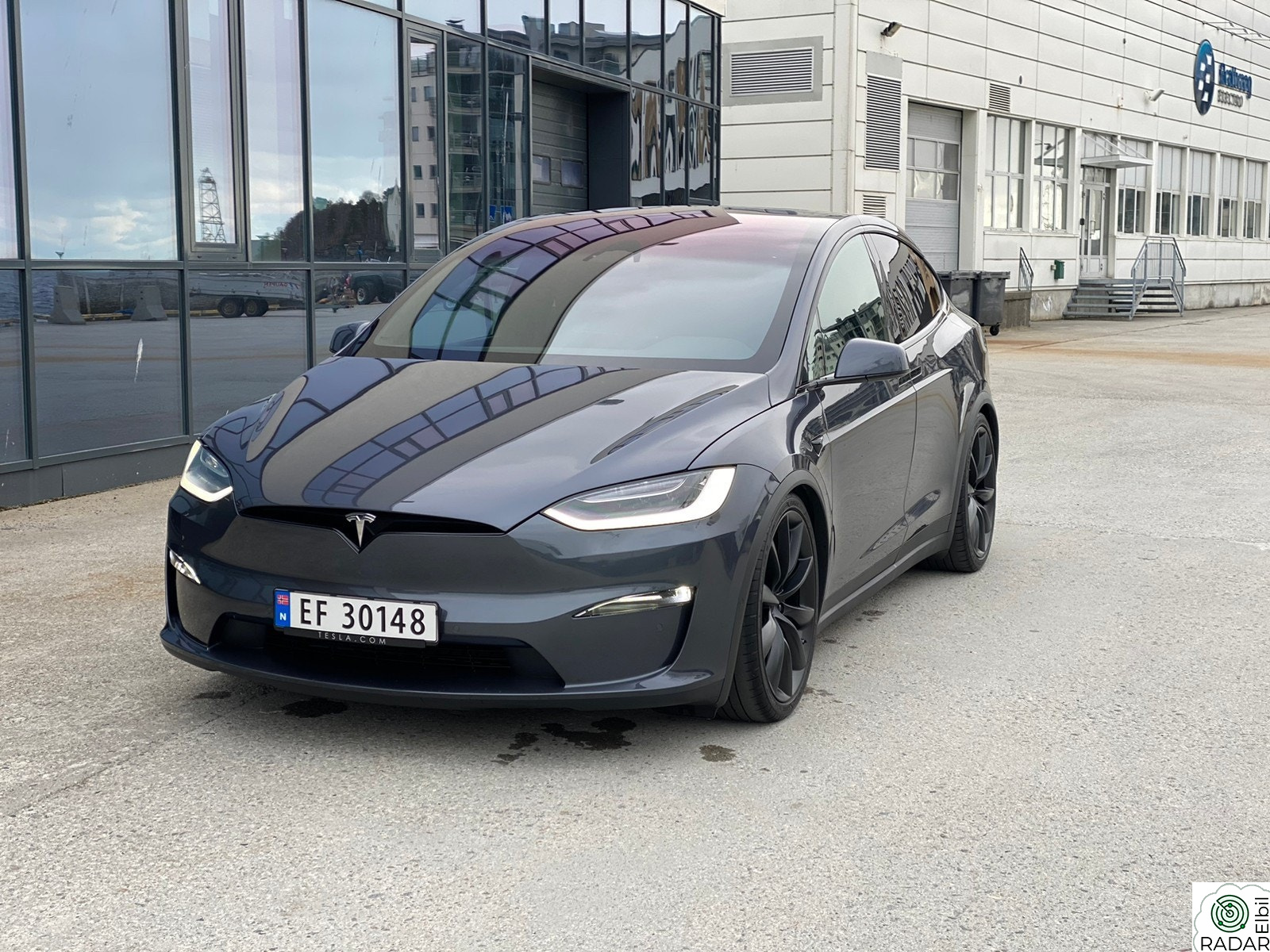 TESLA Model X Plaid