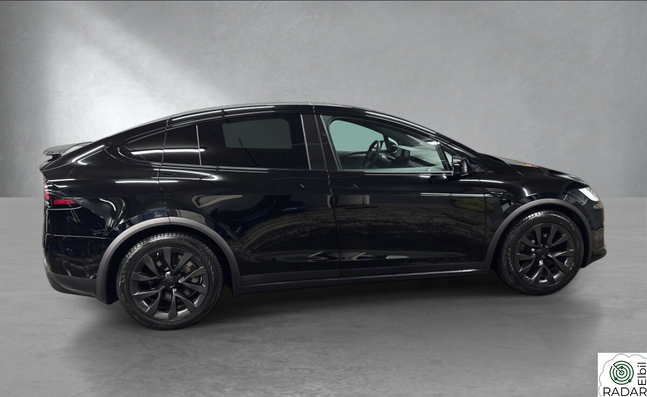 TESLA Model X Plaid