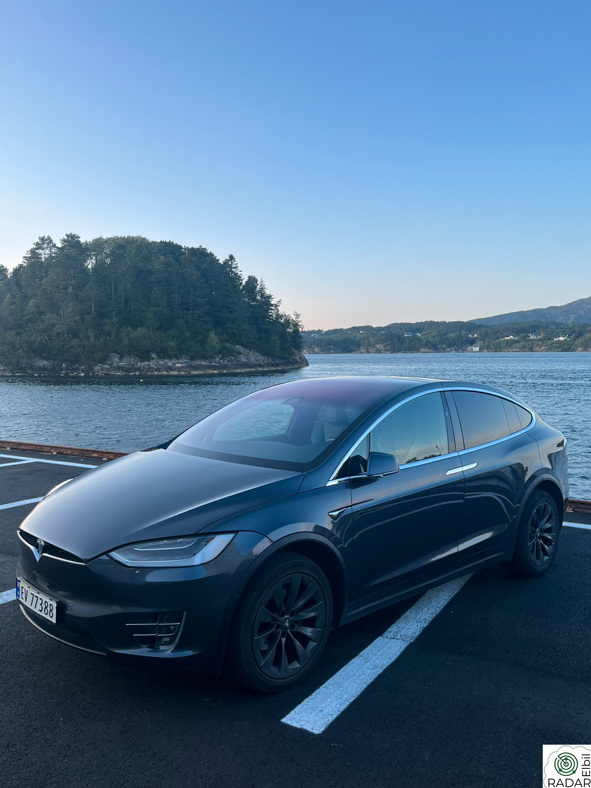 TESLA Model X 75D