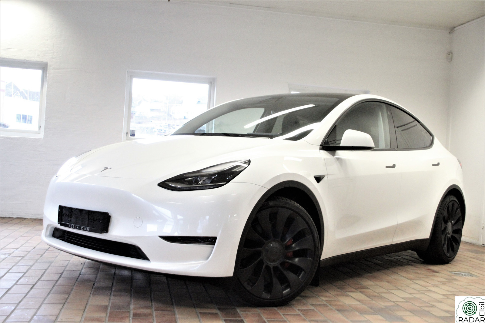 TESLA Model Y PERFORMANCE AWD AP3.0 VINTER HIFI AMD GIGA-BERLIN++