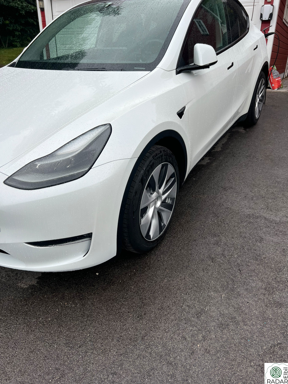 TESLA Model Y Bilen har keramisk coating