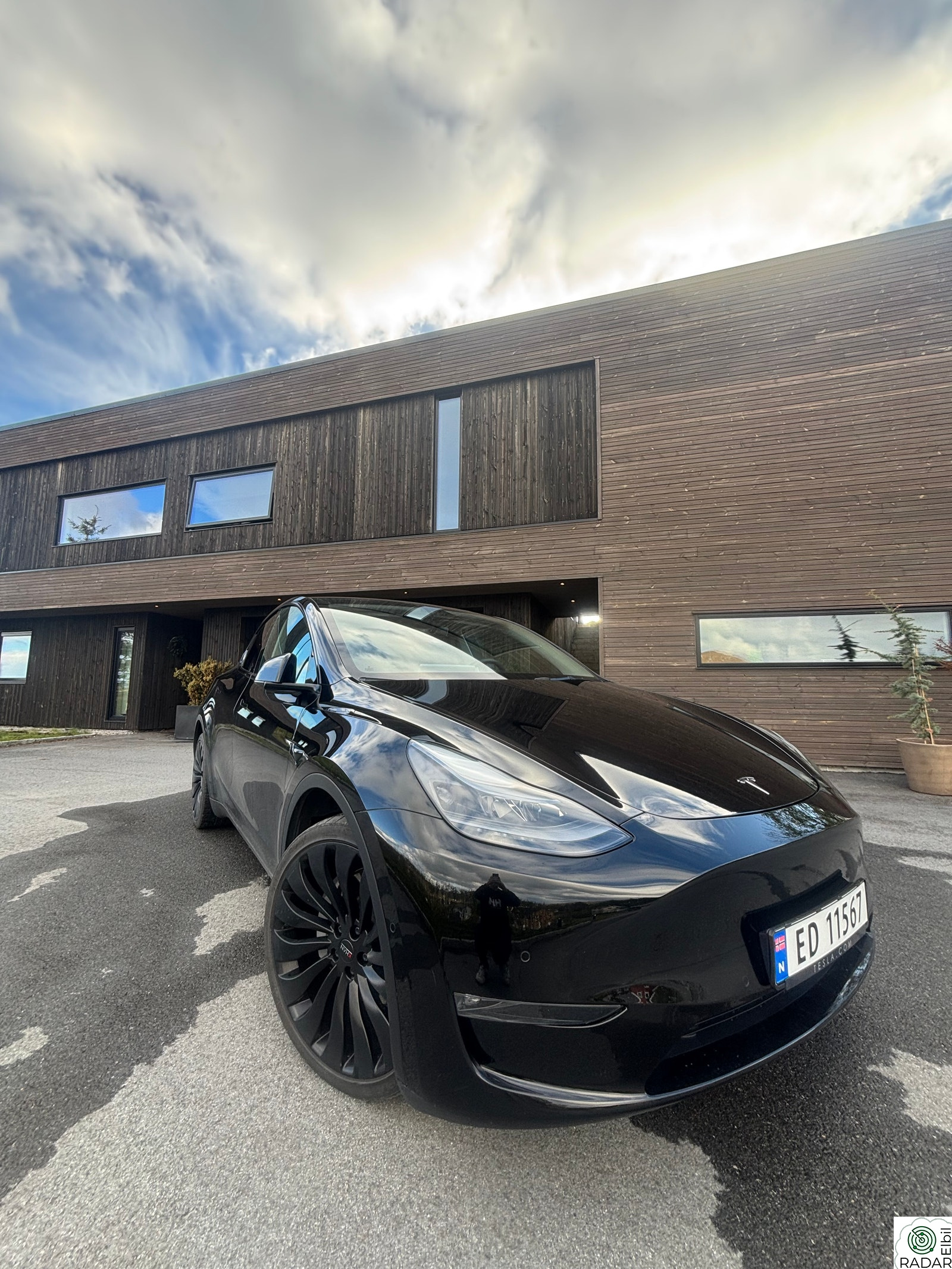 TESLA Model Y Long Range AWD