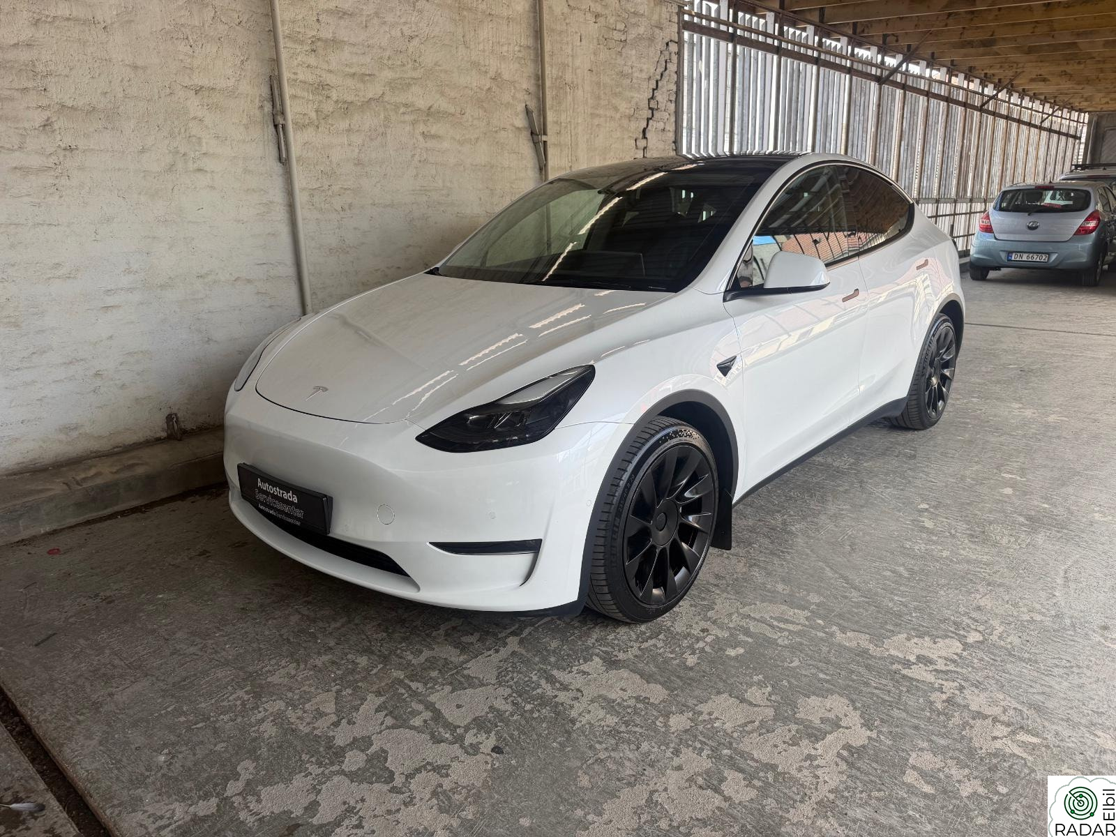 TESLA Model Y LongRange/AWD/Premium/Autopilot/SortSkinn /