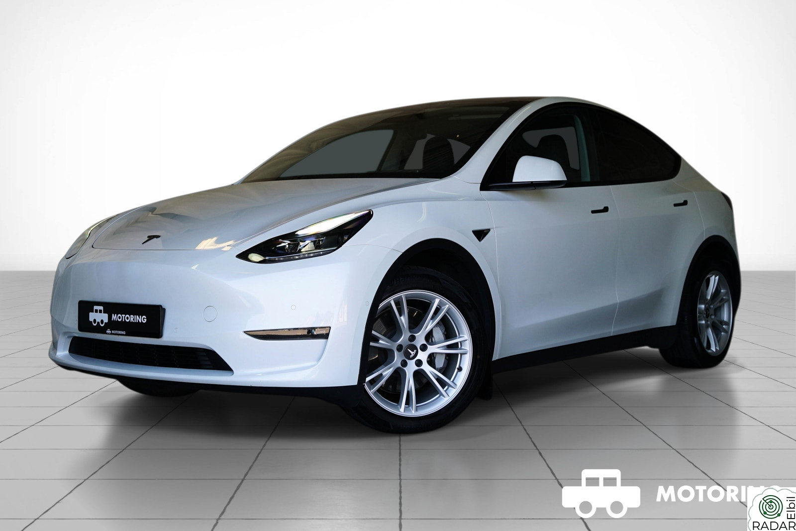 TESLA Model Y Long Range Dual Motor AWD / Sort skinn