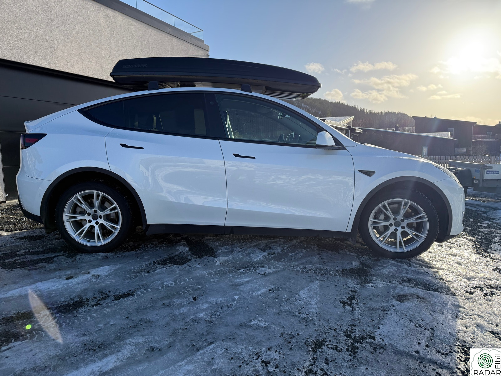 TESLA Model Y Long Range AWD Autopilot/Hengerfeste