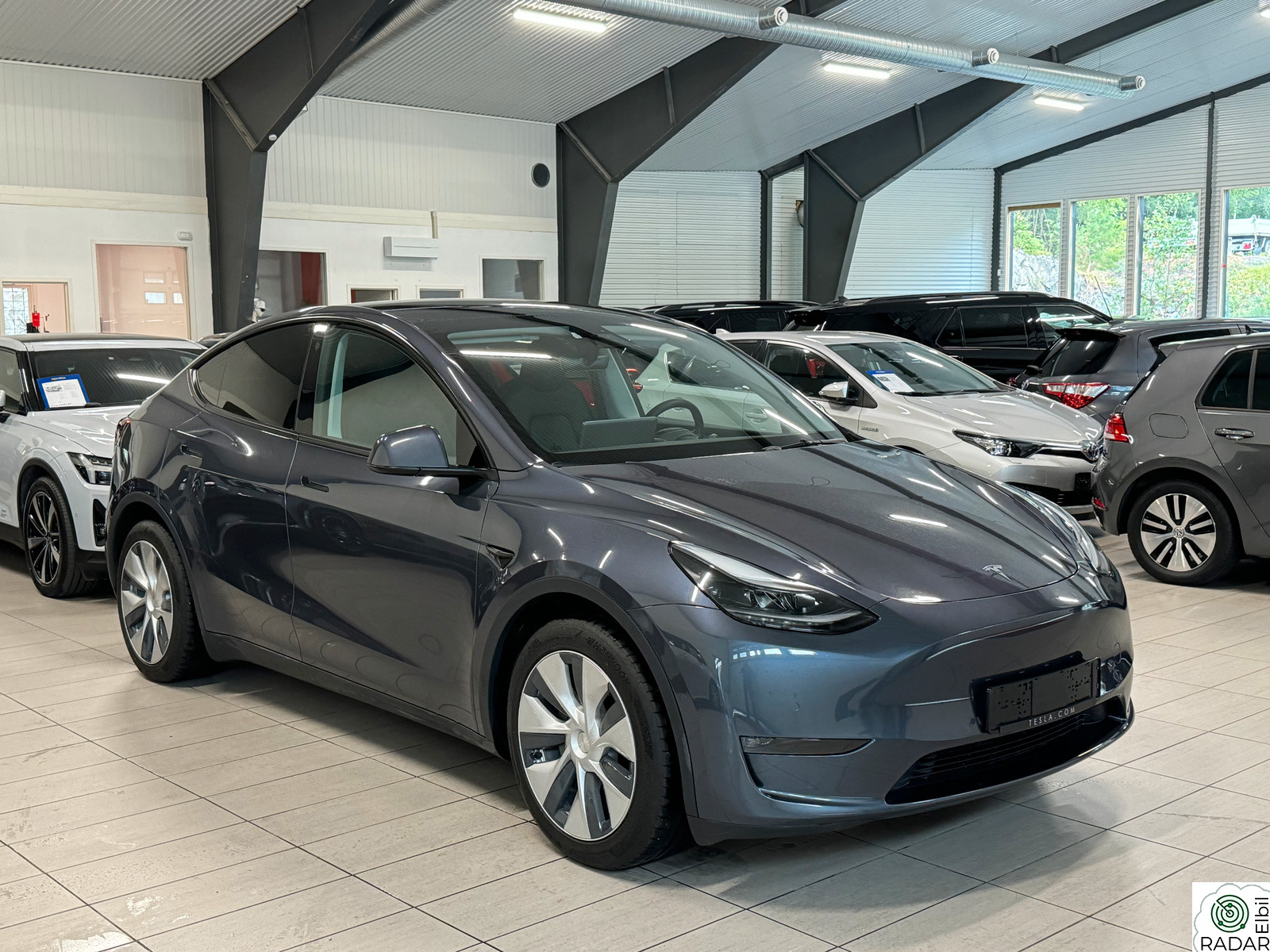 TESLA Model Y LONG RANGE AWD,PREMIUM,SKINN,KAMERA,AUTOPILOT,HIFI,19"