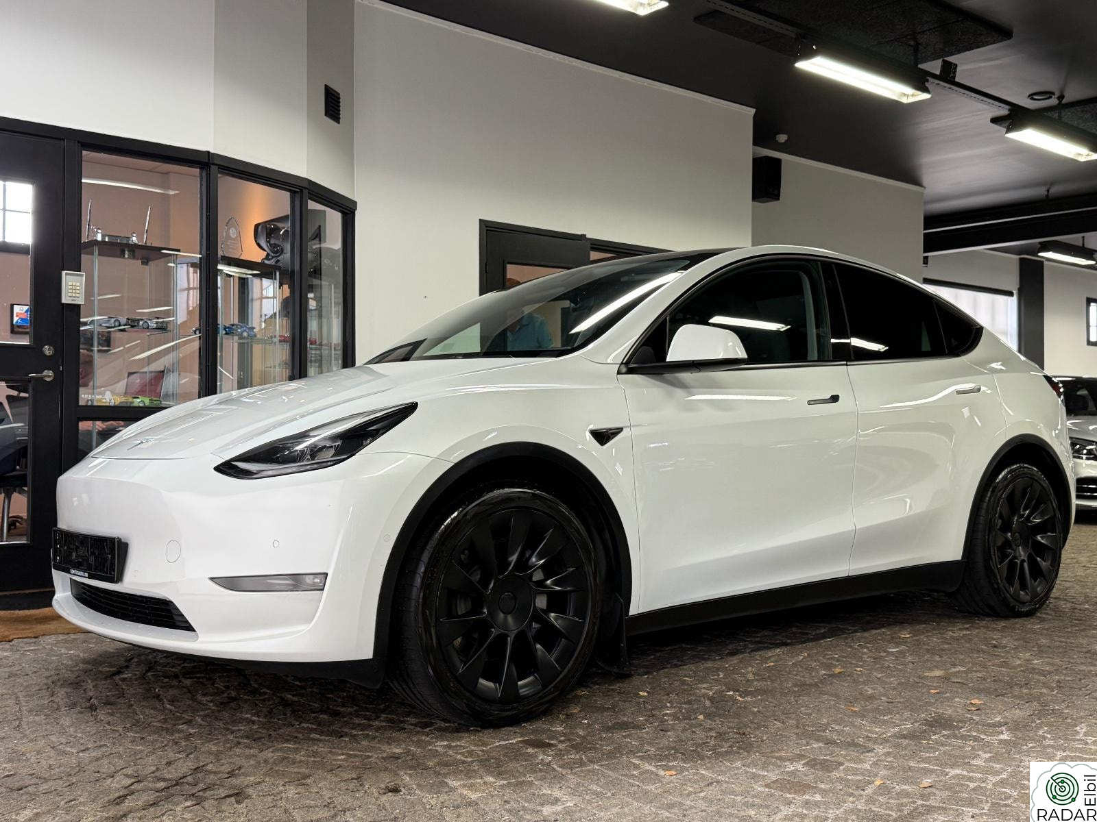 TESLA Model Y Long Range AWD, Panorama, Auto Pilot, Varmesete x5, S&V