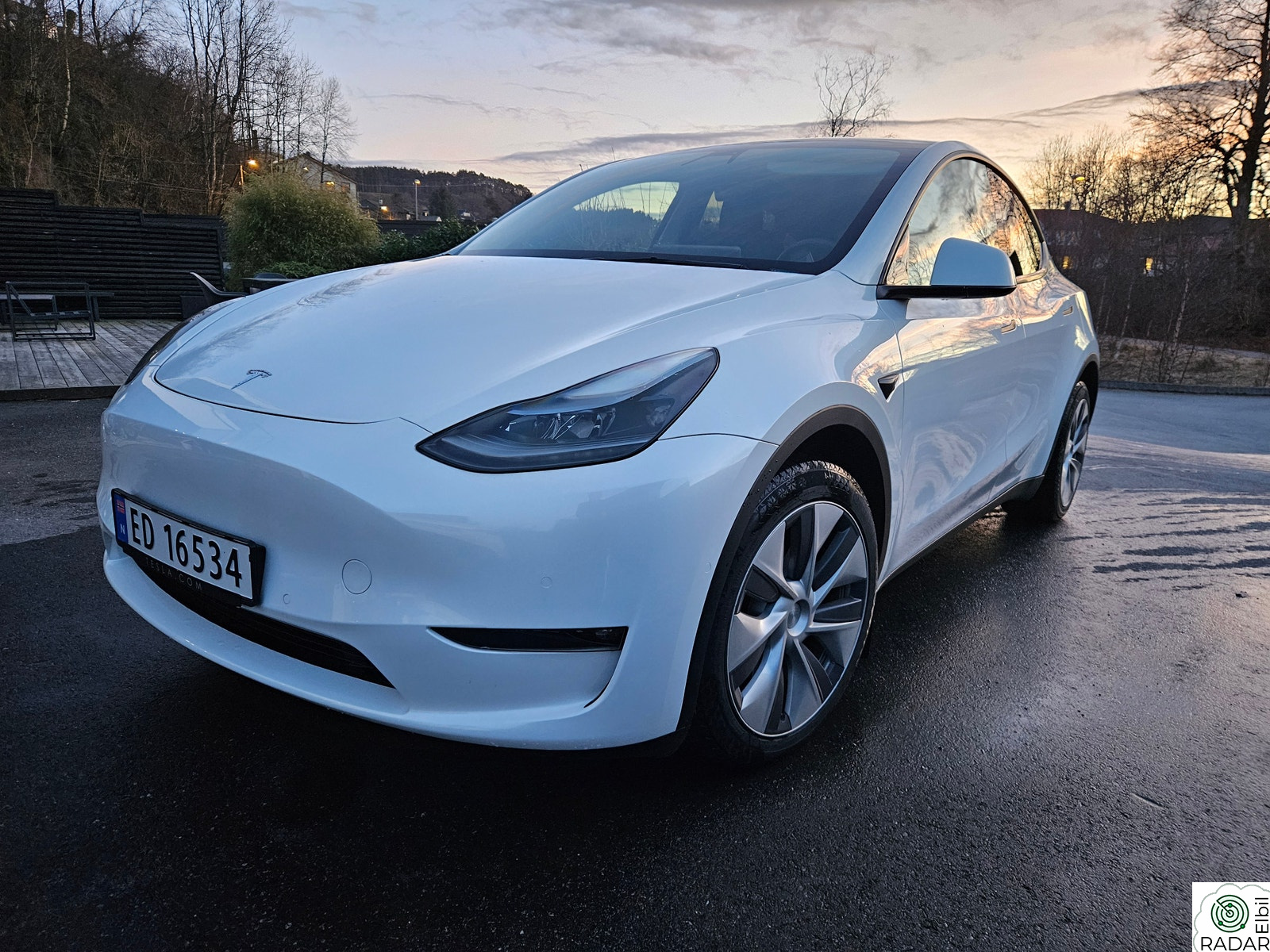 TESLA Model Y Long Range | 4X4 | Hengerfeste | Garanti | LavKM