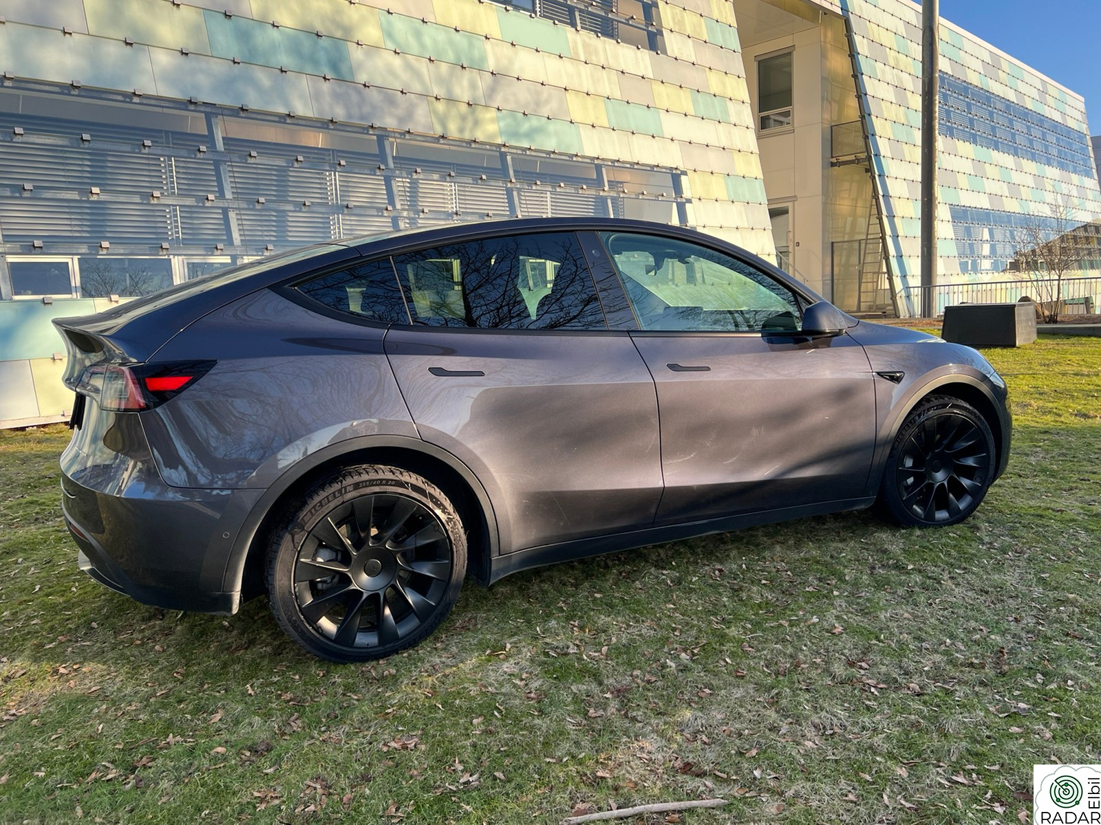 TESLA Model Y Long Range AWD - velholdt!