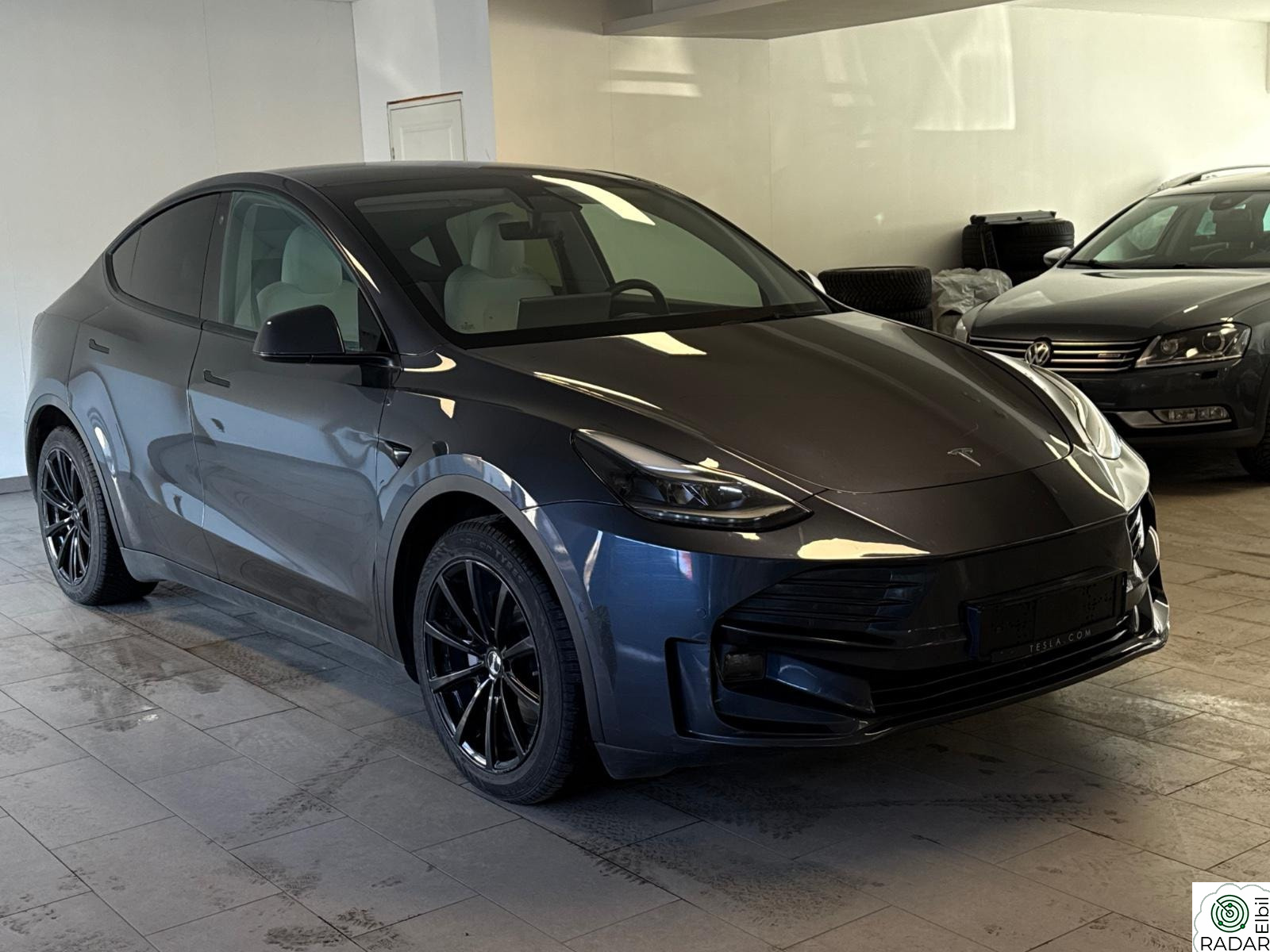 TESLA Model Y LR AWD Startech-Styling Krok Autopilot EU-03.27 1-Eier