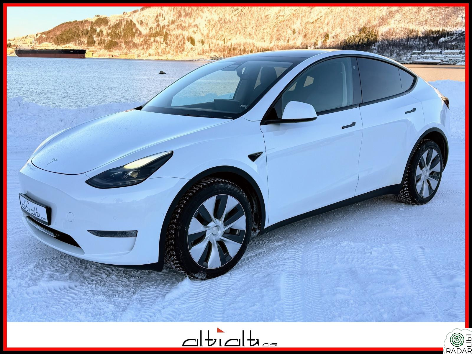 TESLA Model Y Long Range AWD / LED-bar / Pano / Krok++