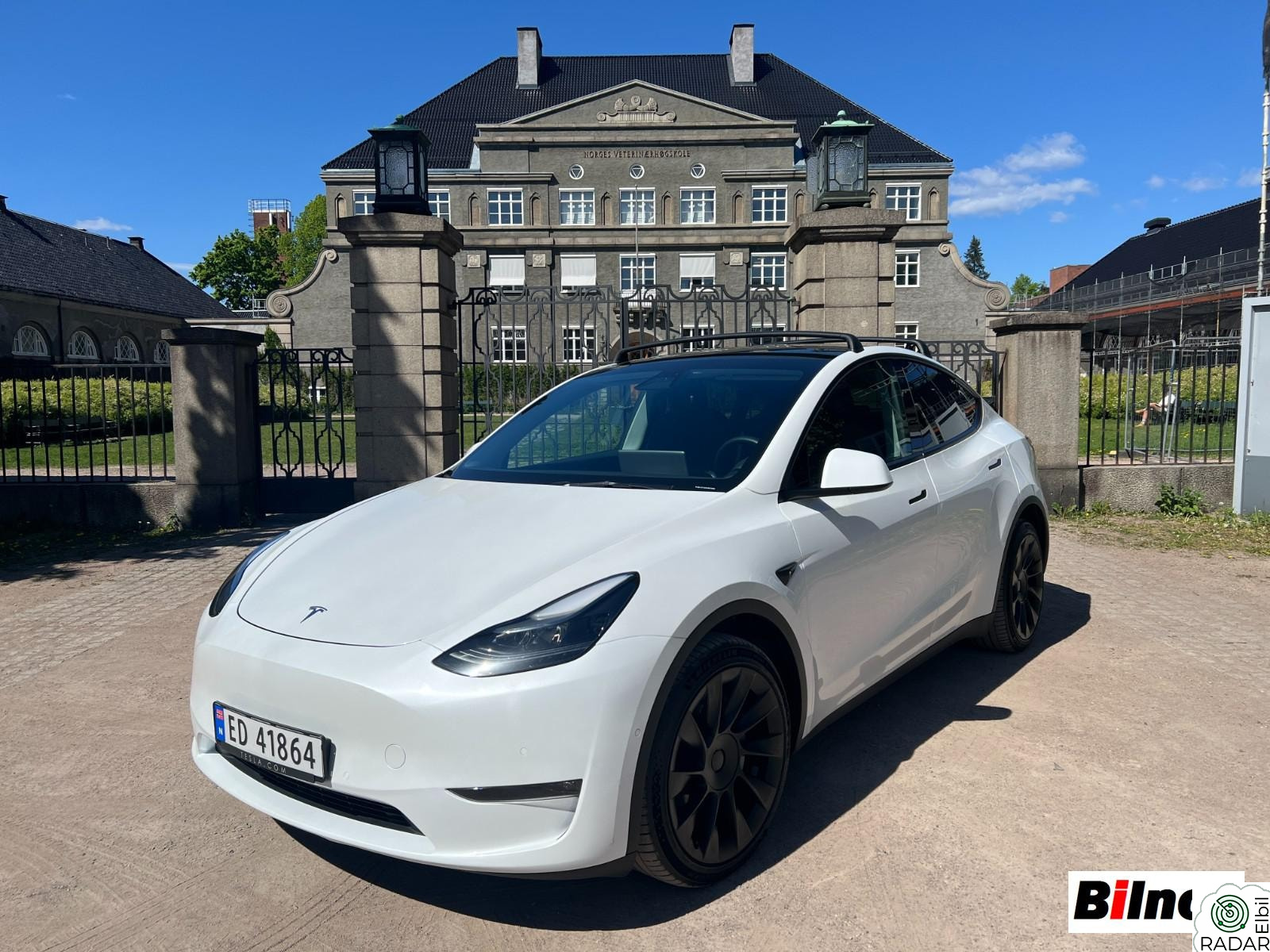 TESLA Model Y Long Range AWD // Autopilot // Skinn // Hengerfeste //