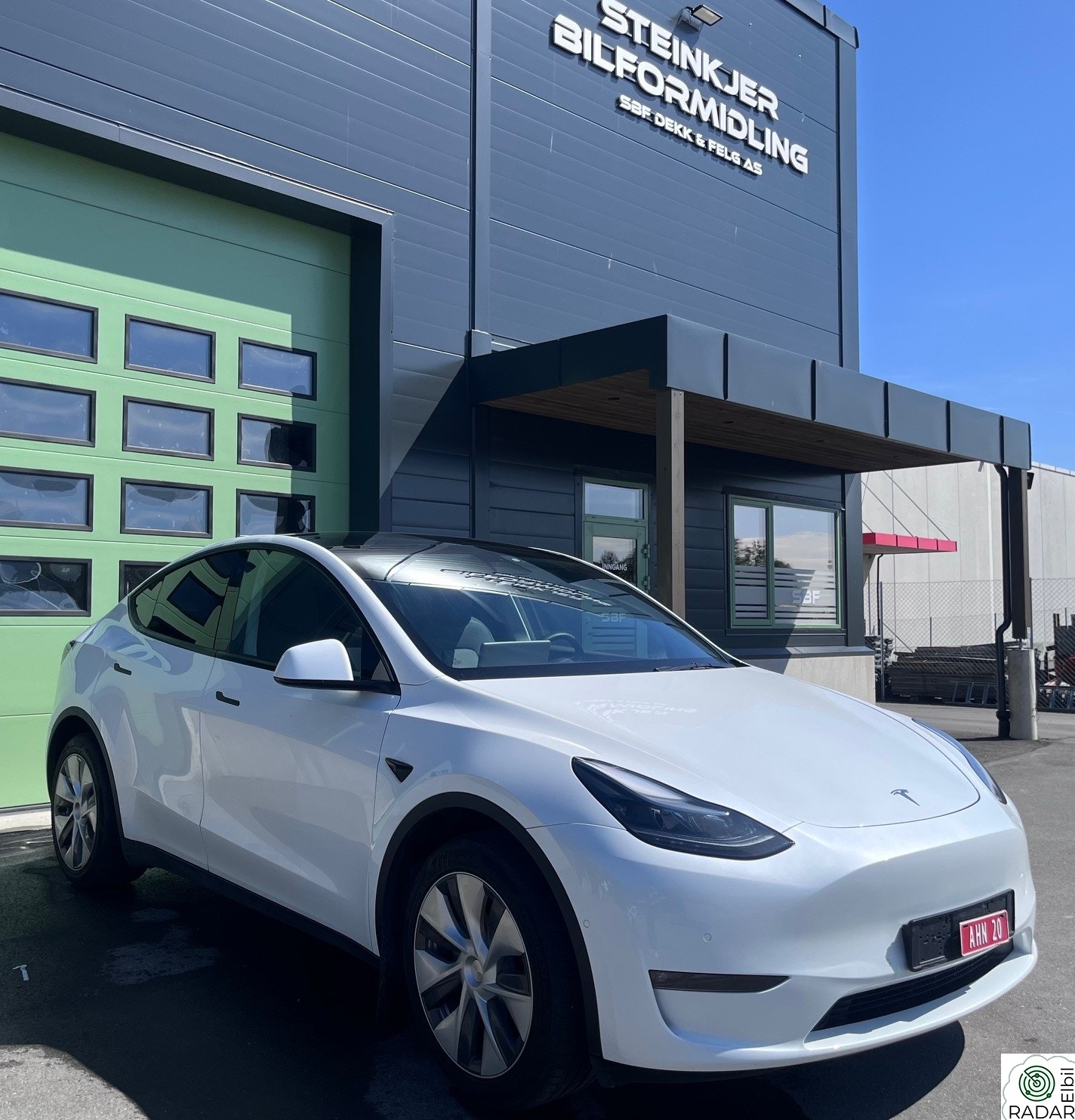 TESLA Model Y Long Range AWD 533 km/ Premium interiør