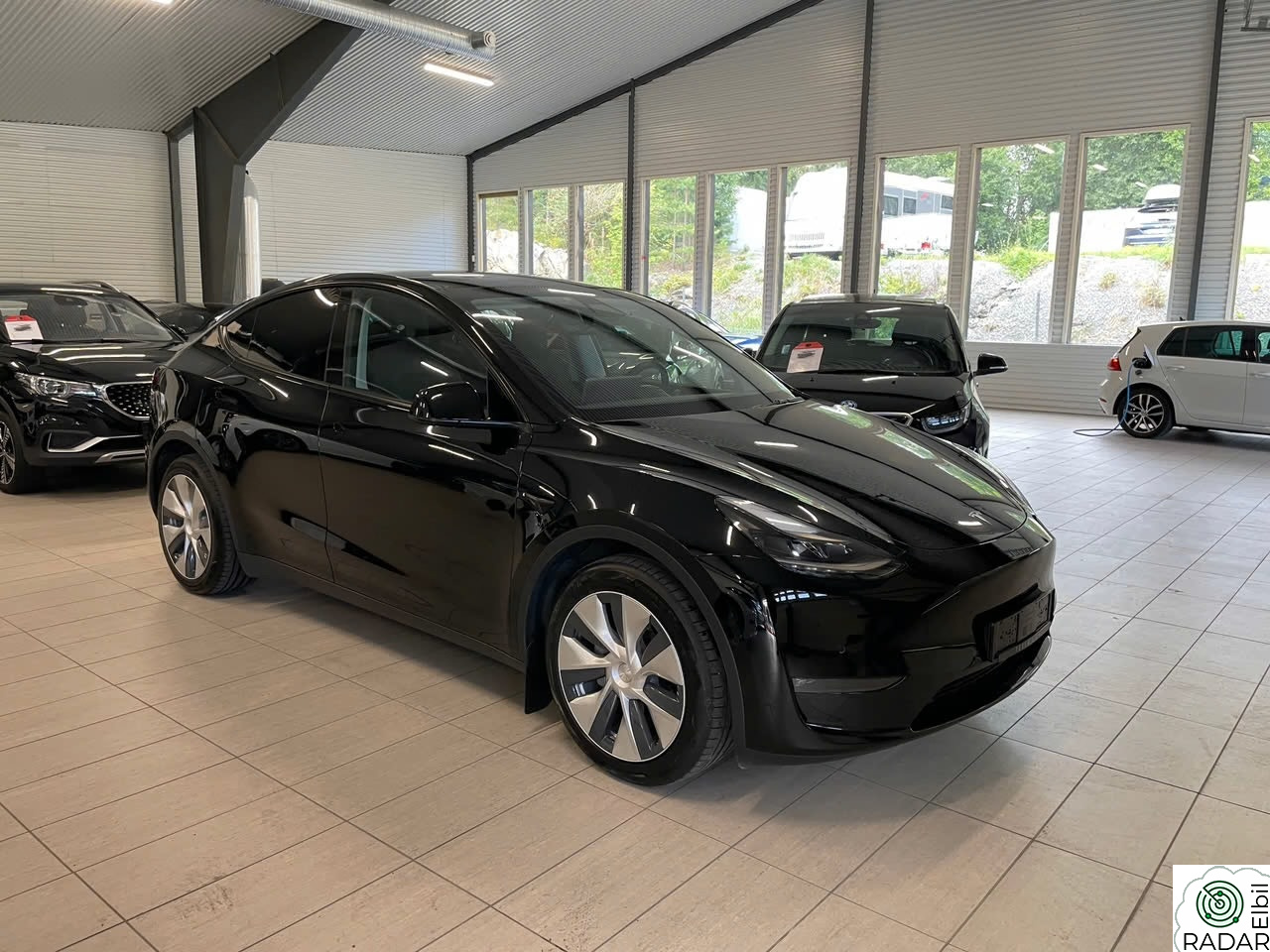 TESLA Model Y Long Range AWD PREMIUM,H-FESTE,KAMERA,HIFI,19"